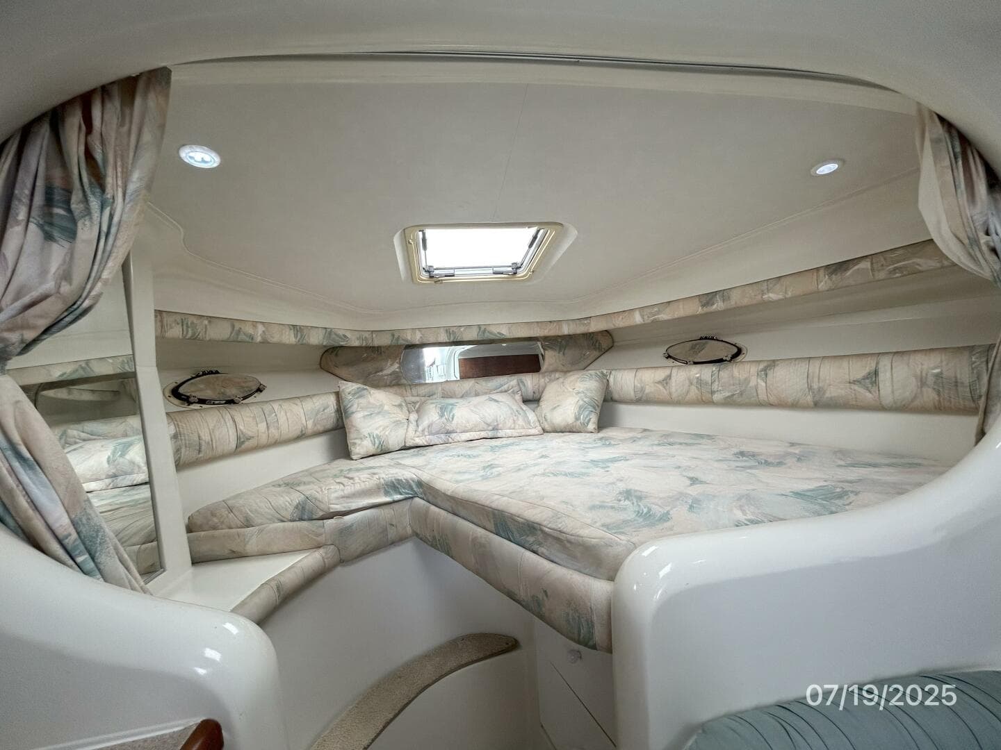 1995 Silverton 310 — photo 28