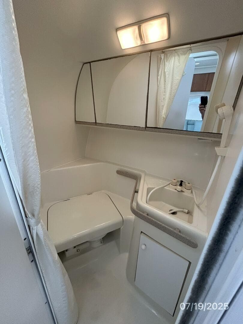 1995 Silverton 310 — photo 32