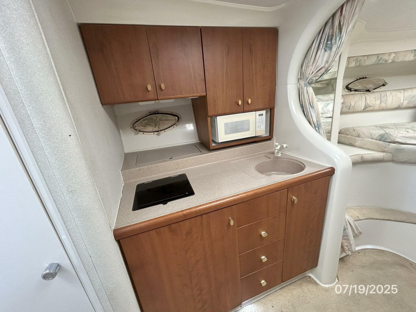 1995 Silverton 310 — photo 27