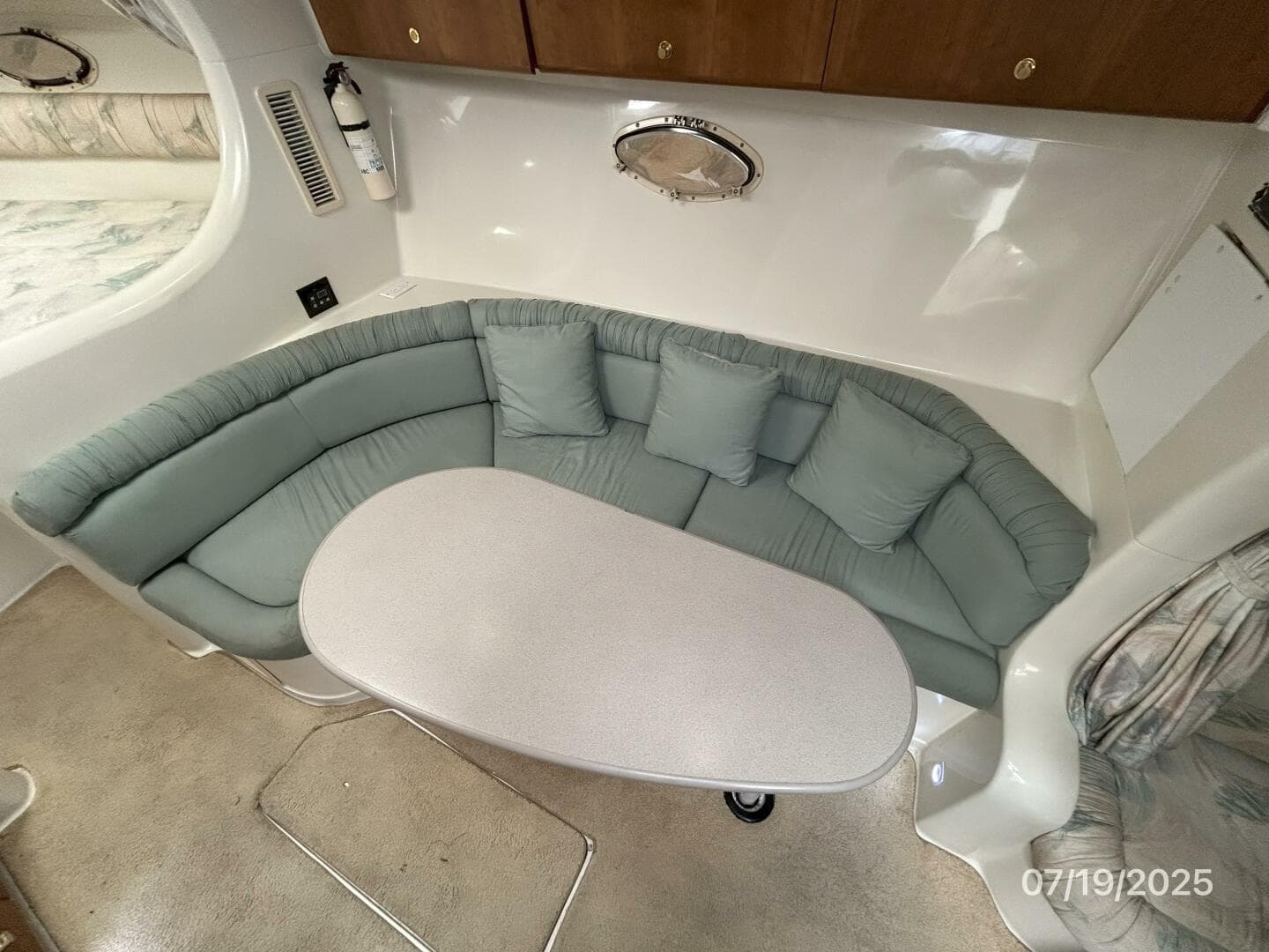 1995 Silverton 310 — photo 26