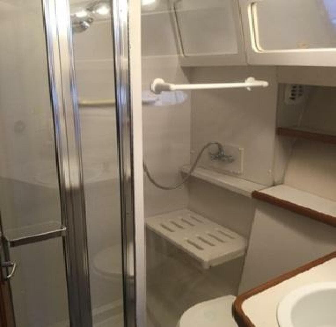 1995 Carver 430 Cockpit — photo 34