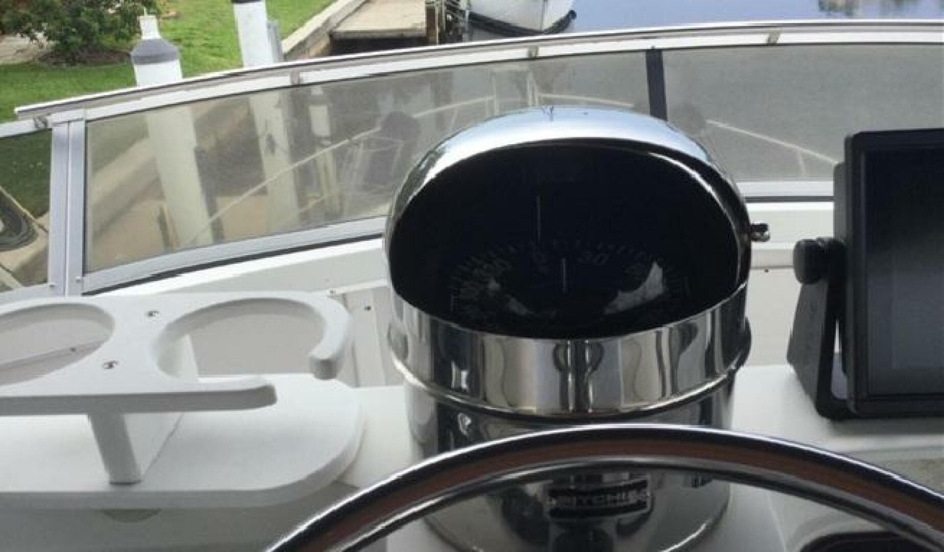 1995 Carver 430 Cockpit — photo 10