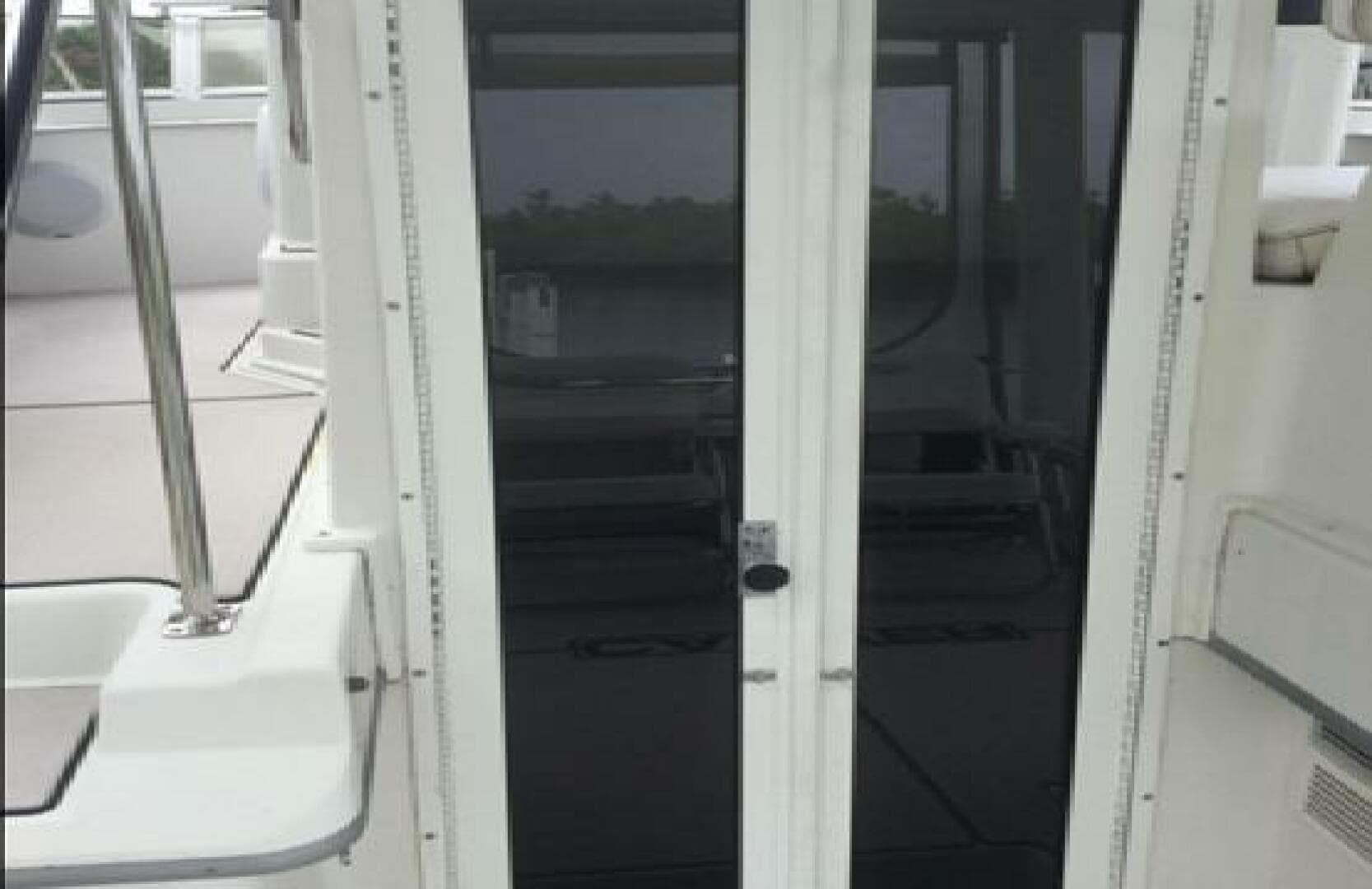 1995 Carver 430 Cockpit — photo 8