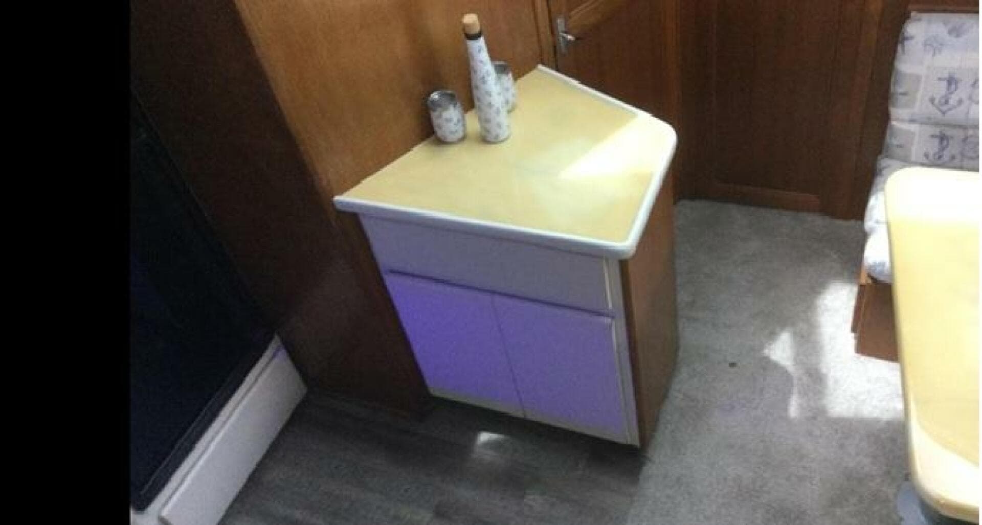 1995 Carver 430 Cockpit — photo 26