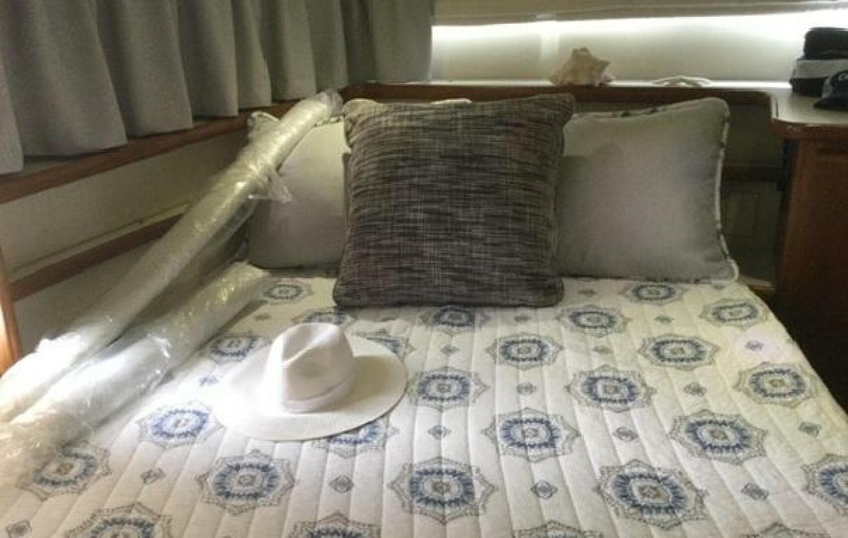 1995 Carver 430 Cockpit — photo 39