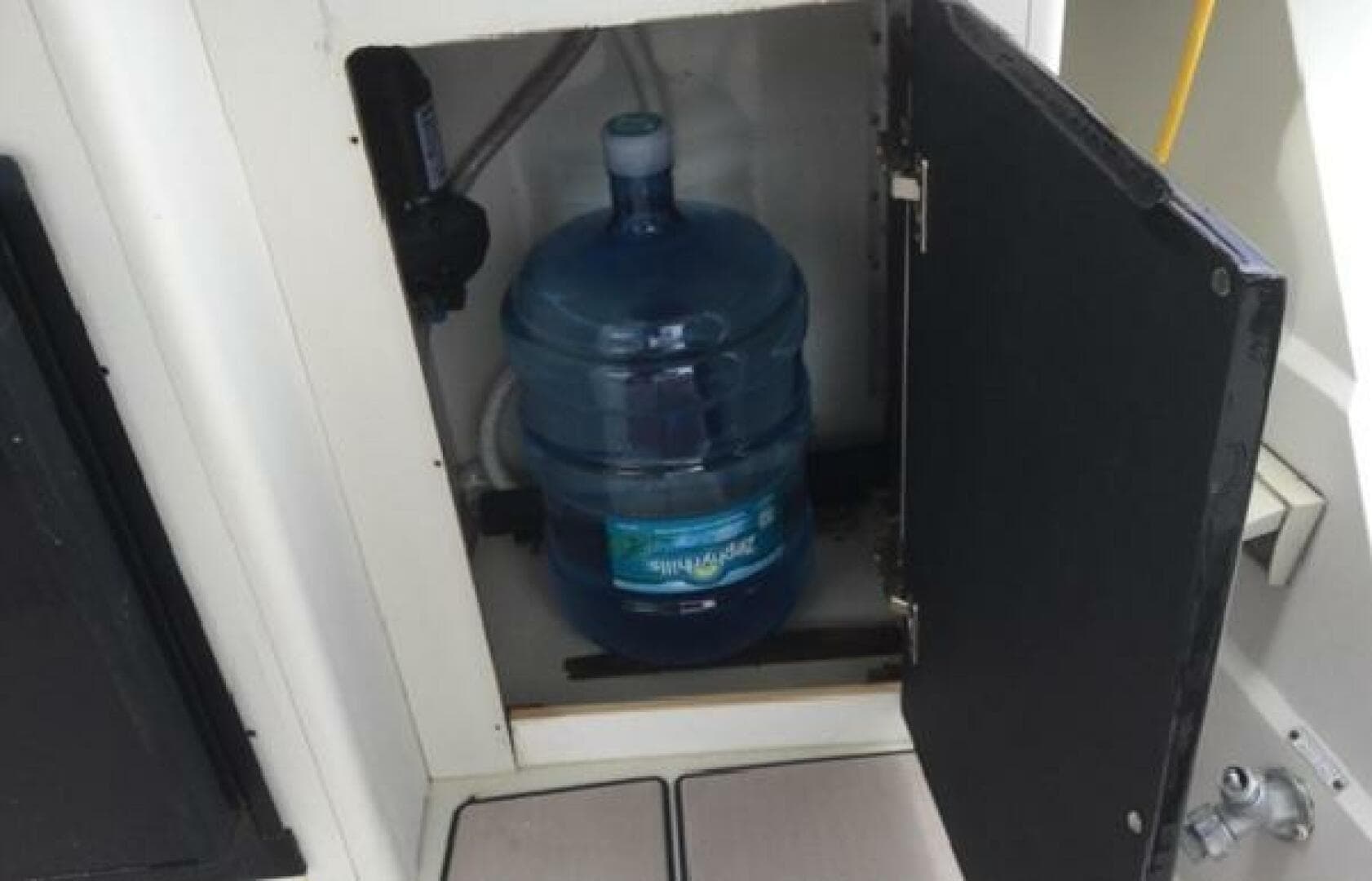 1995 Carver 430 Cockpit — photo 24