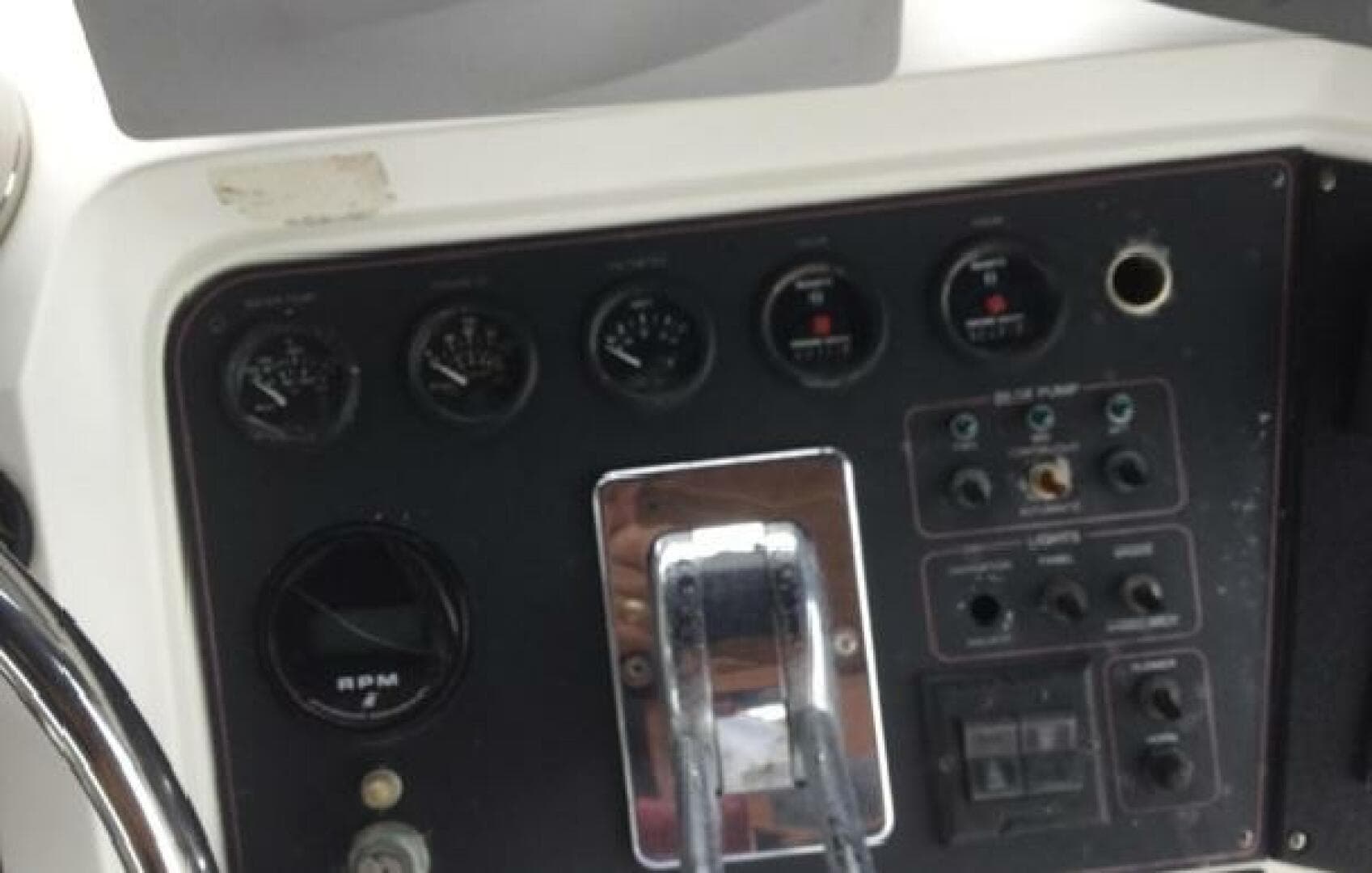 1995 Carver 430 Cockpit — photo 22