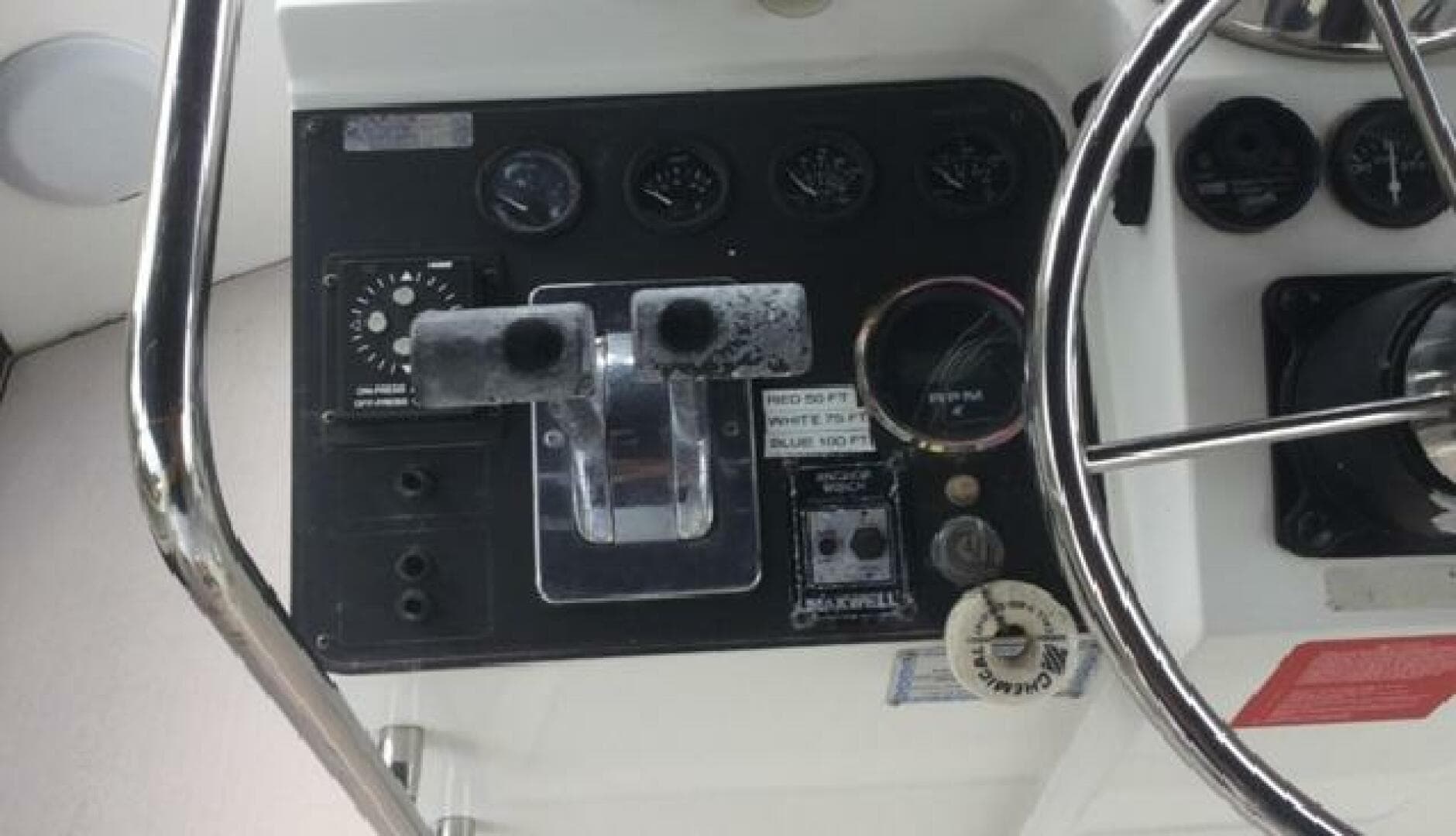 1995 Carver 430 Cockpit — photo 11