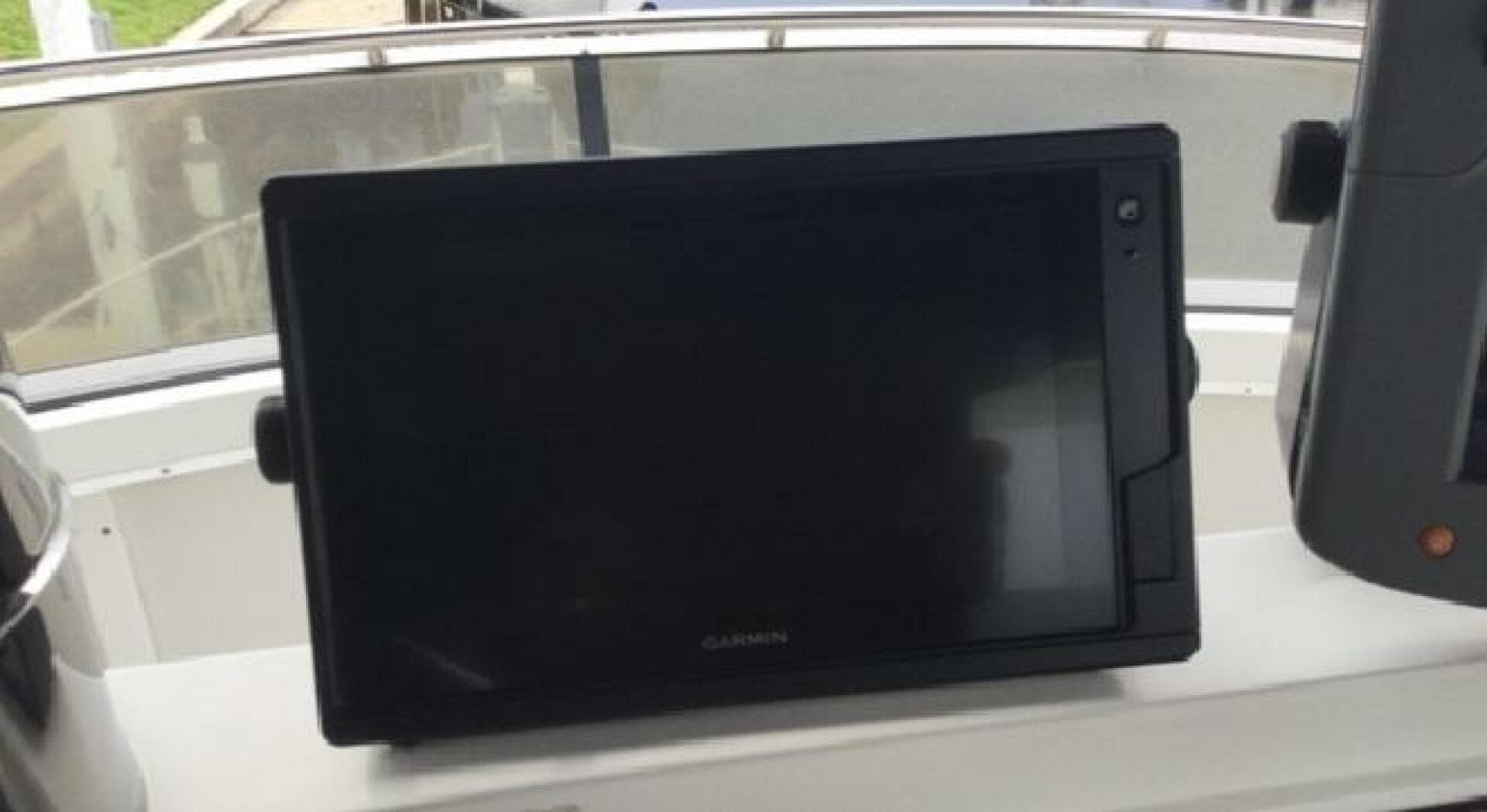 1995 Carver 430 Cockpit — photo 12