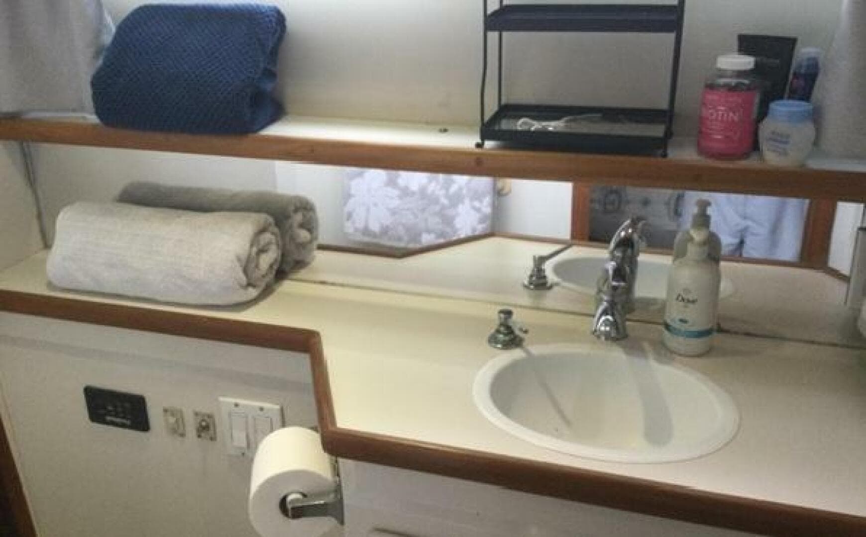 1995 Carver 430 Cockpit — photo 42