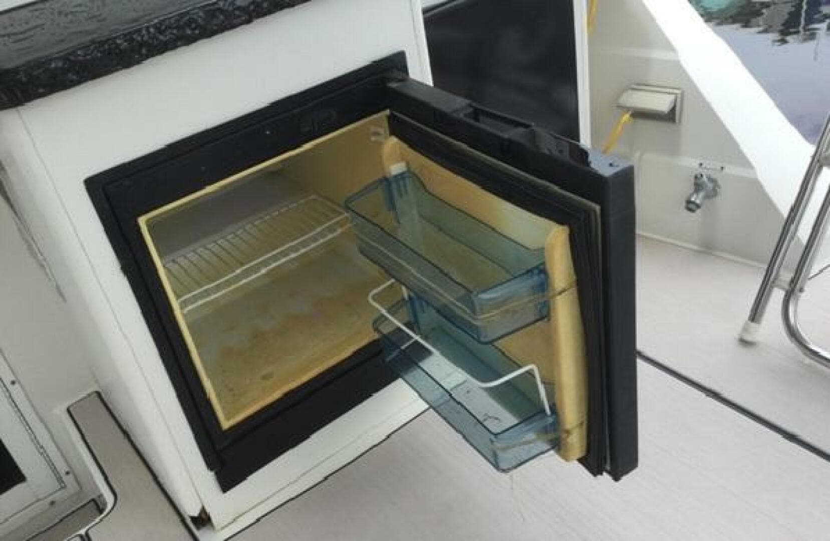 1995 Carver 430 Cockpit — photo 25