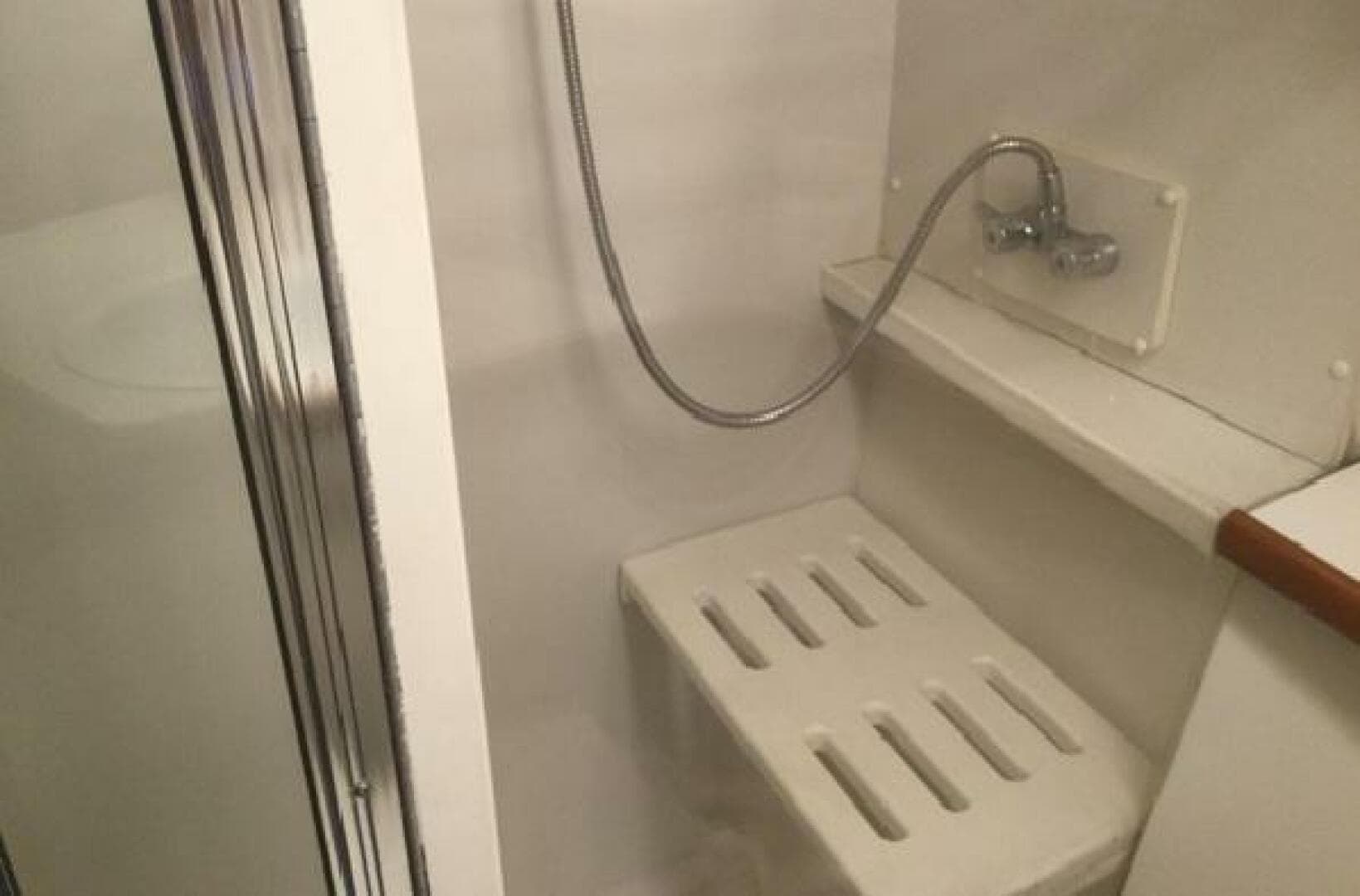 1995 Carver 430 Cockpit — photo 35