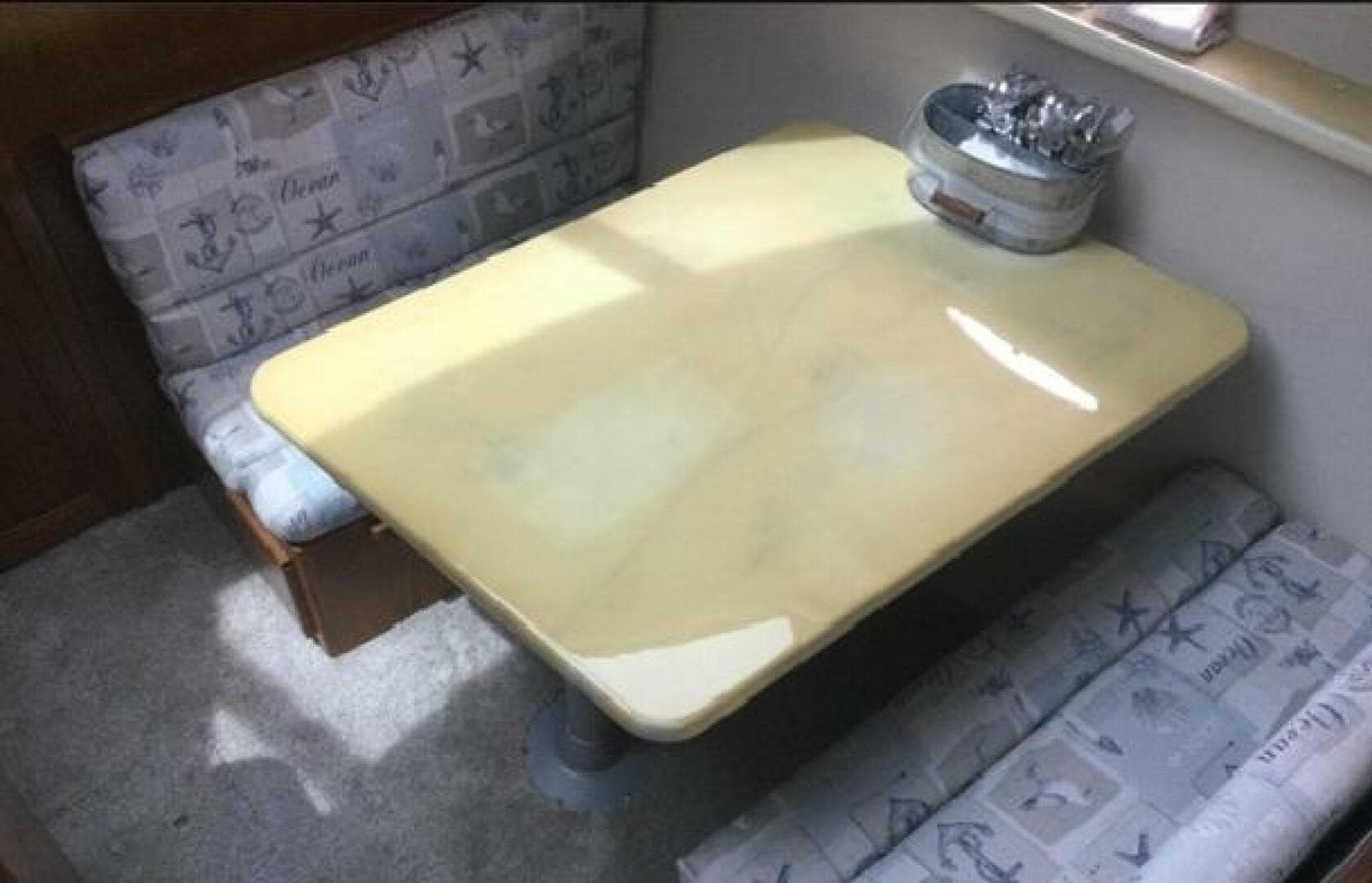 1995 Carver 430 Cockpit — photo 29