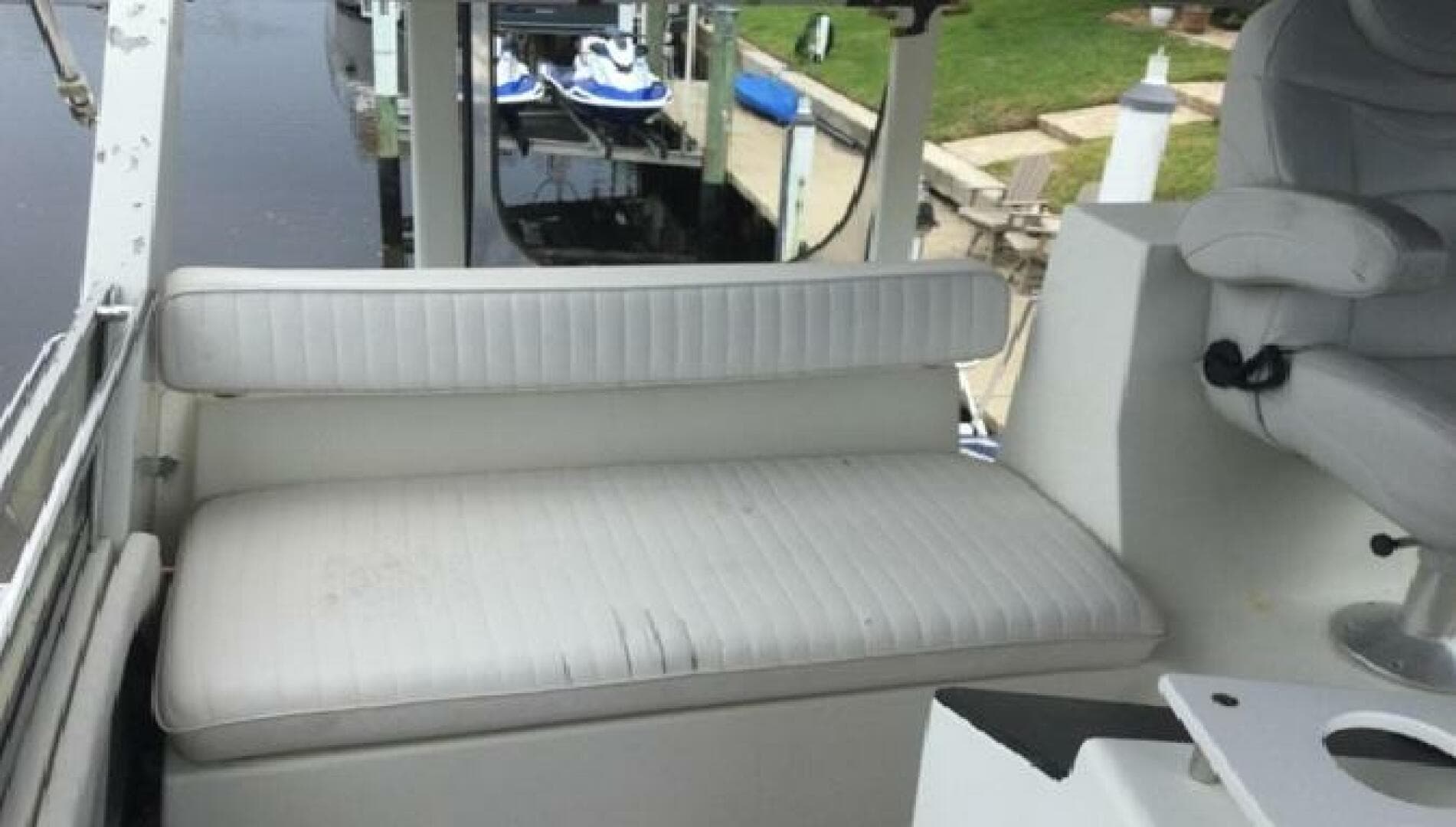 1995 Carver 430 Cockpit — photo 14