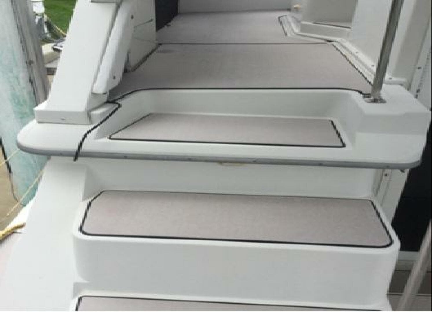 1995 Carver 430 Cockpit — photo 9