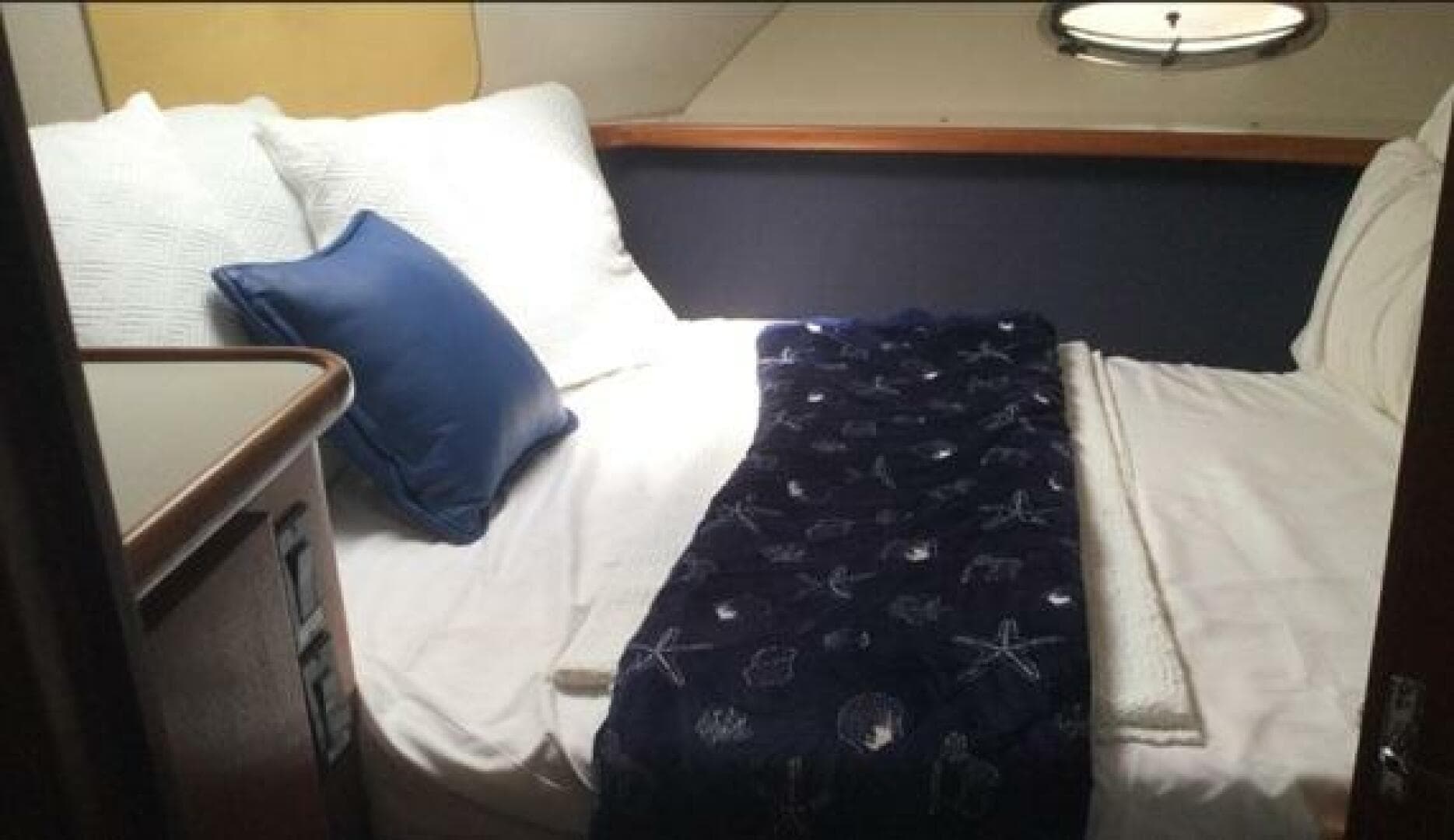 1995 Carver 430 Cockpit — photo 18