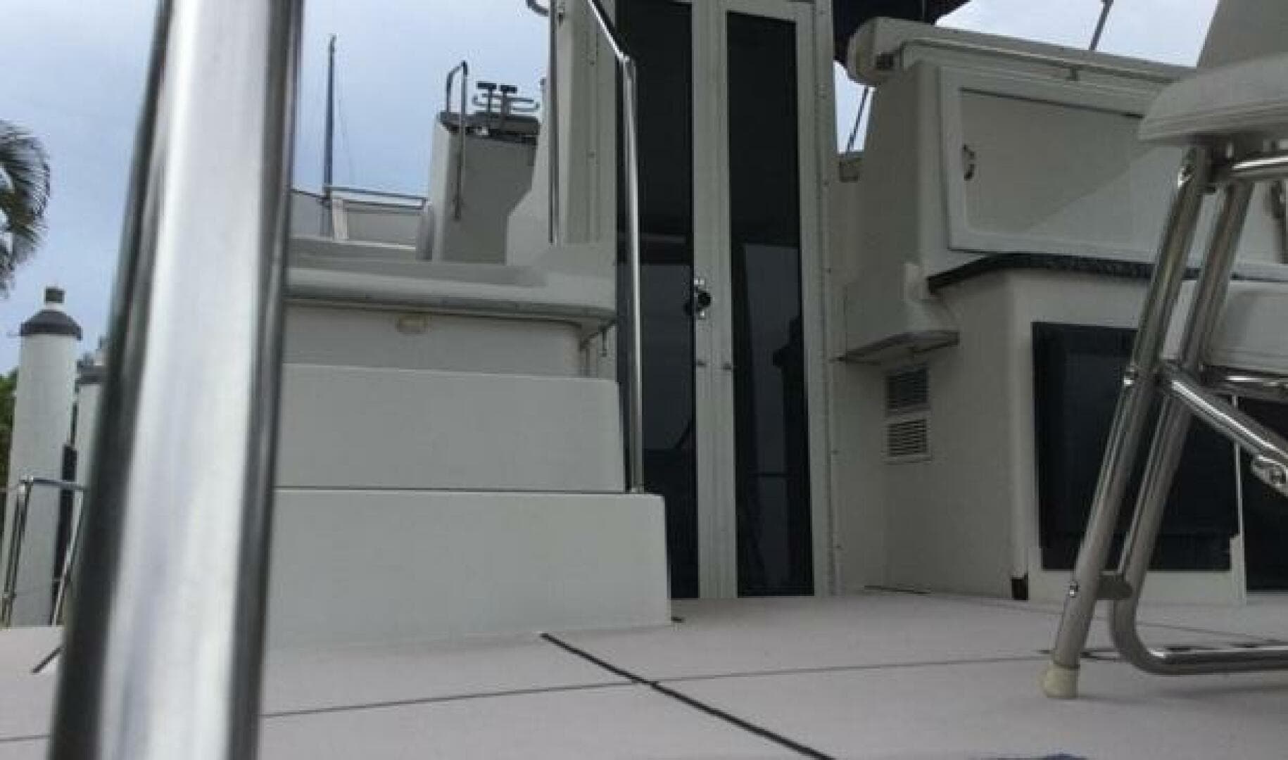 1995 Carver 430 Cockpit — photo 7