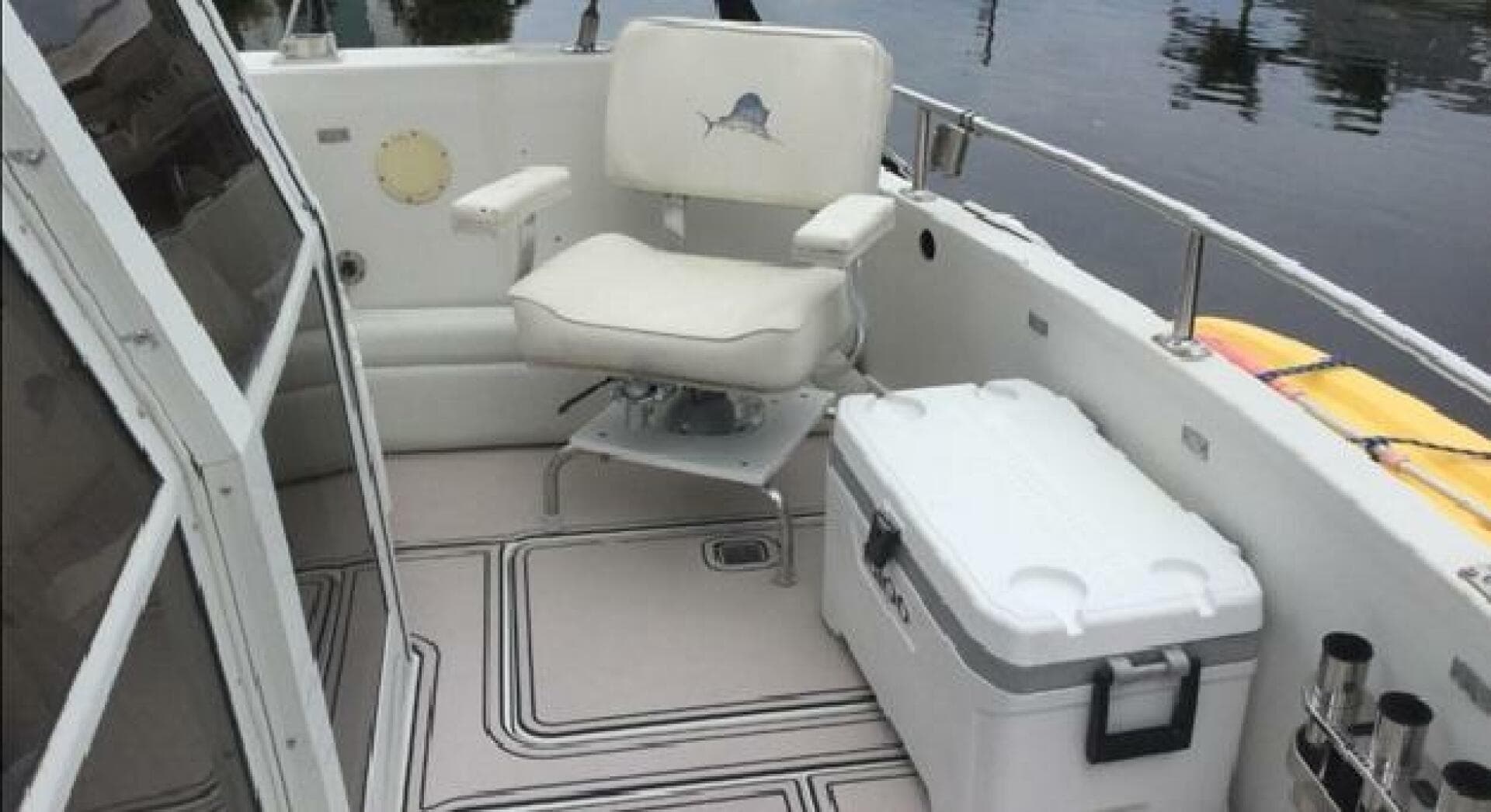 1995 Carver 430 Cockpit — photo 4