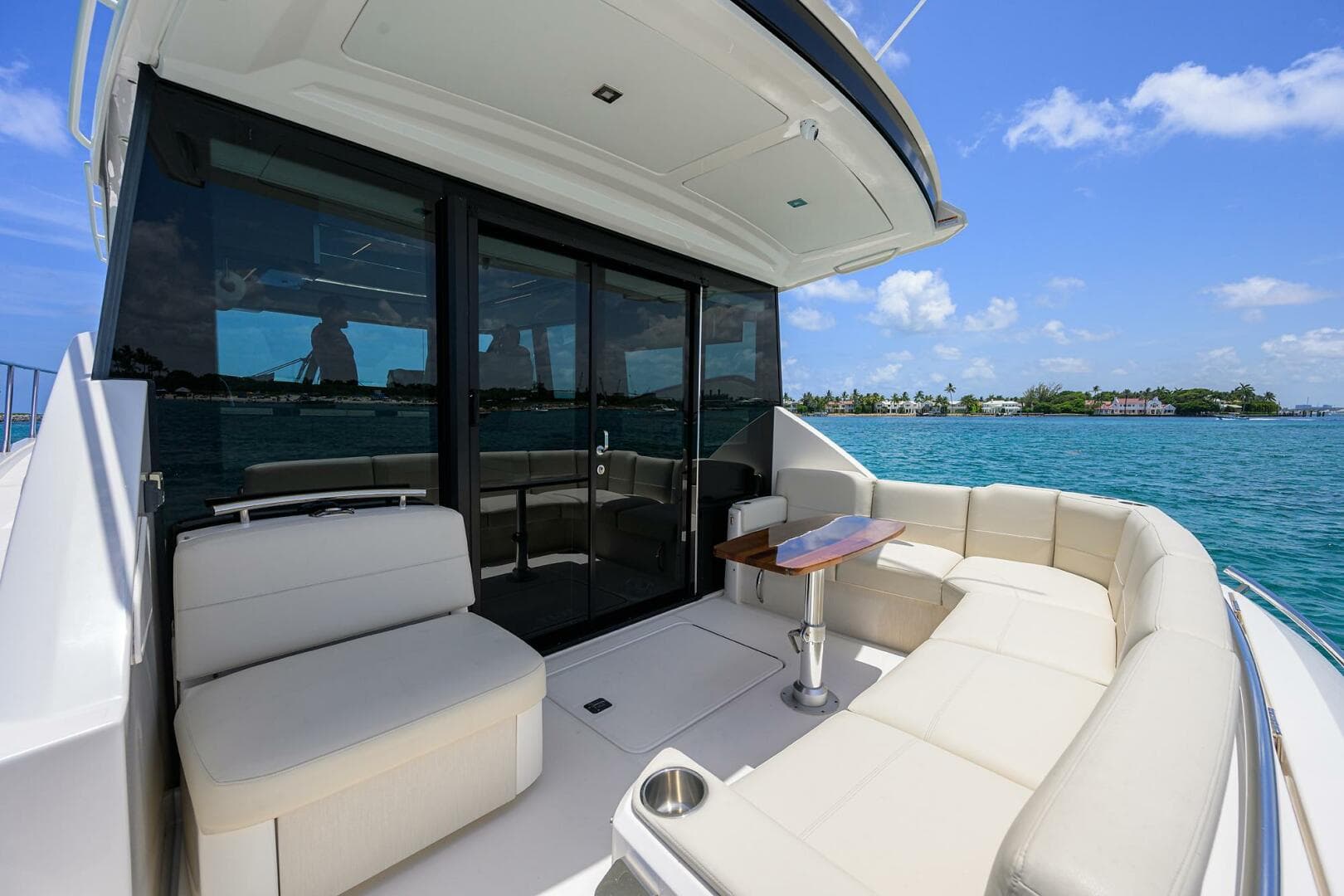 2023 Tiara Yachts C49 — photo 2