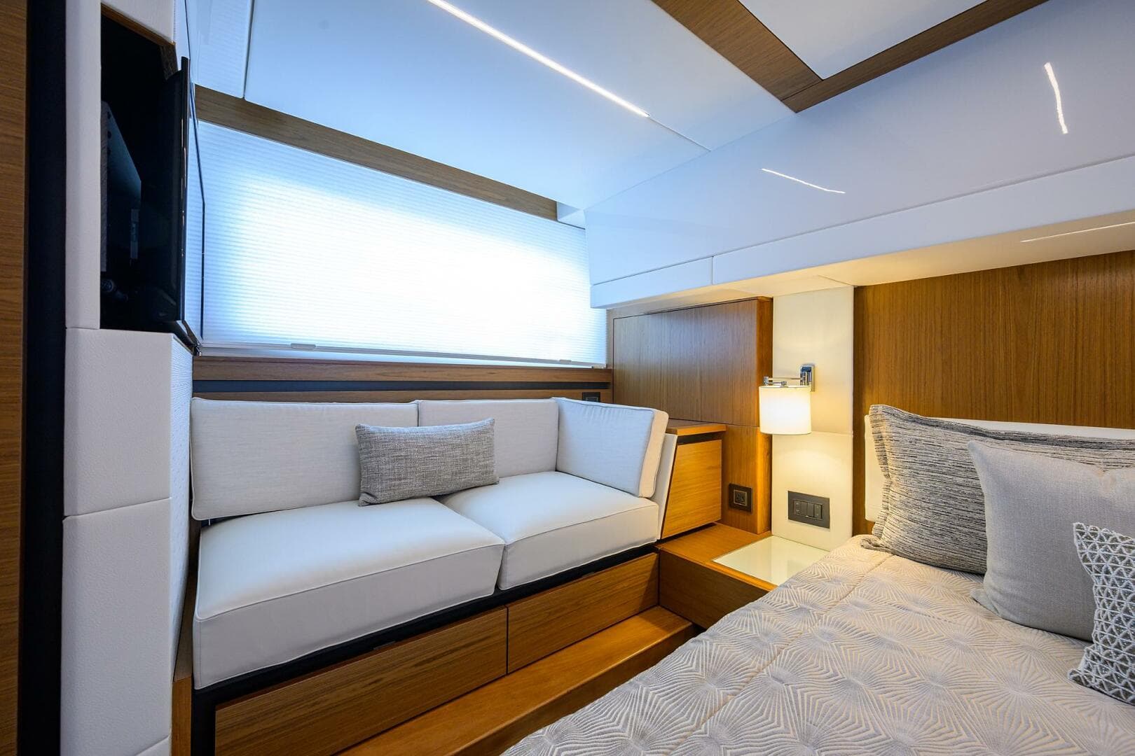 2023 Tiara Yachts C49 — photo 18