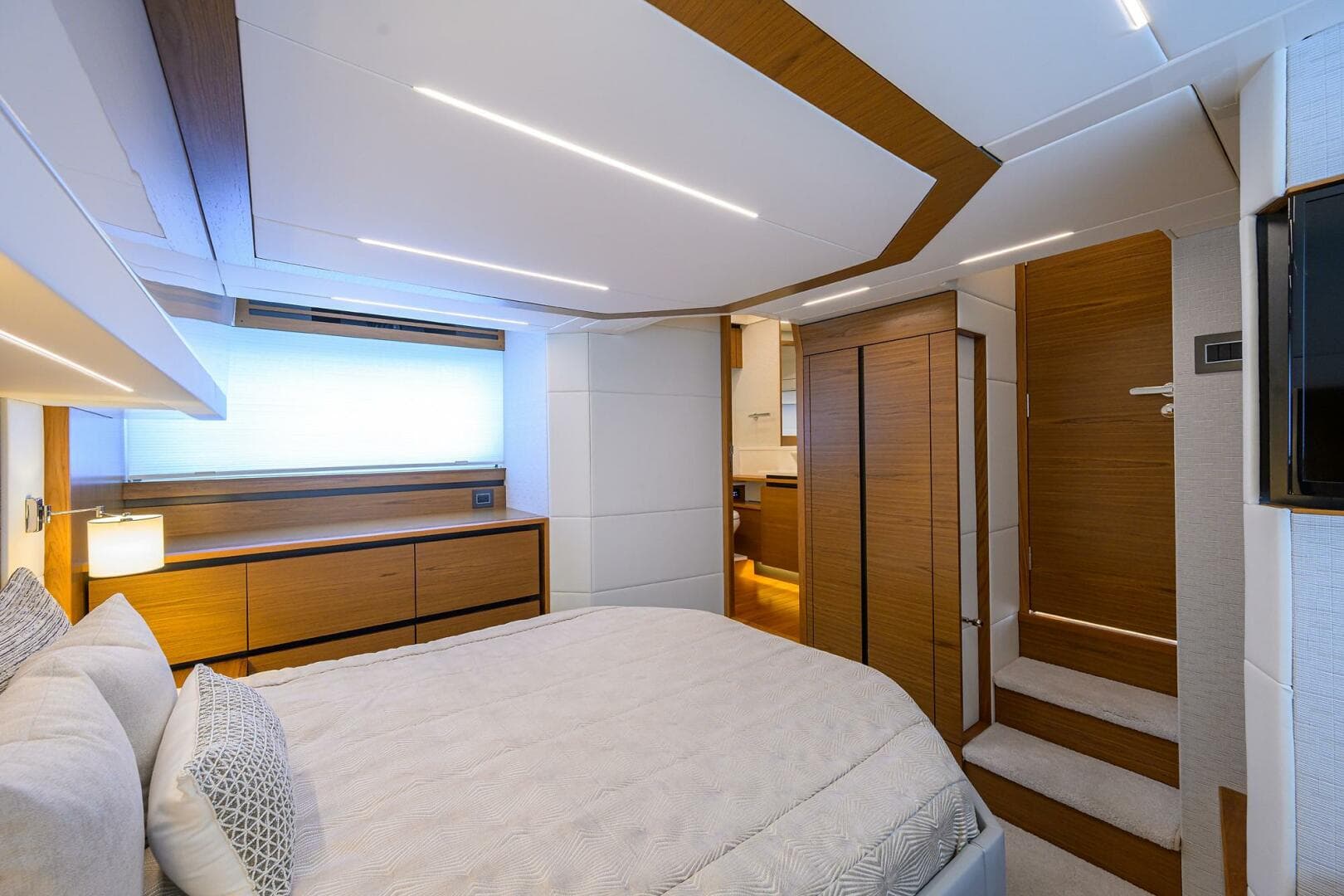 2023 Tiara Yachts C49 — photo 19