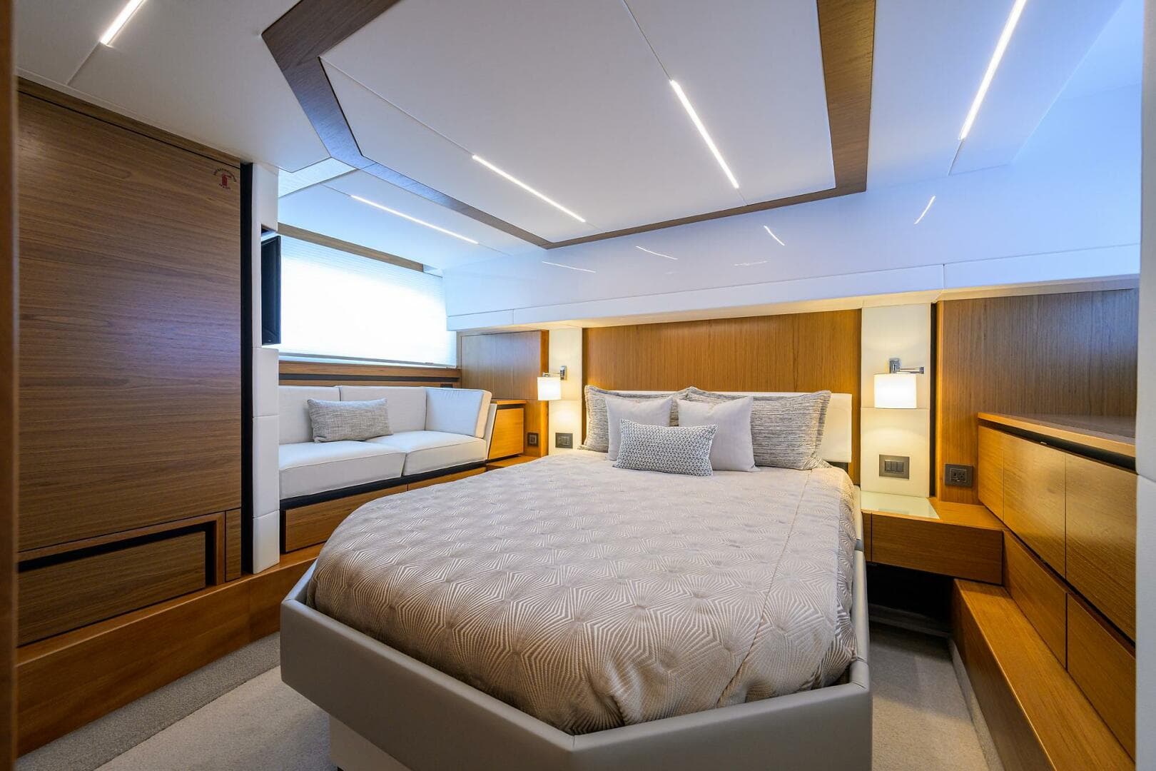 2023 Tiara Yachts C49 — photo 20