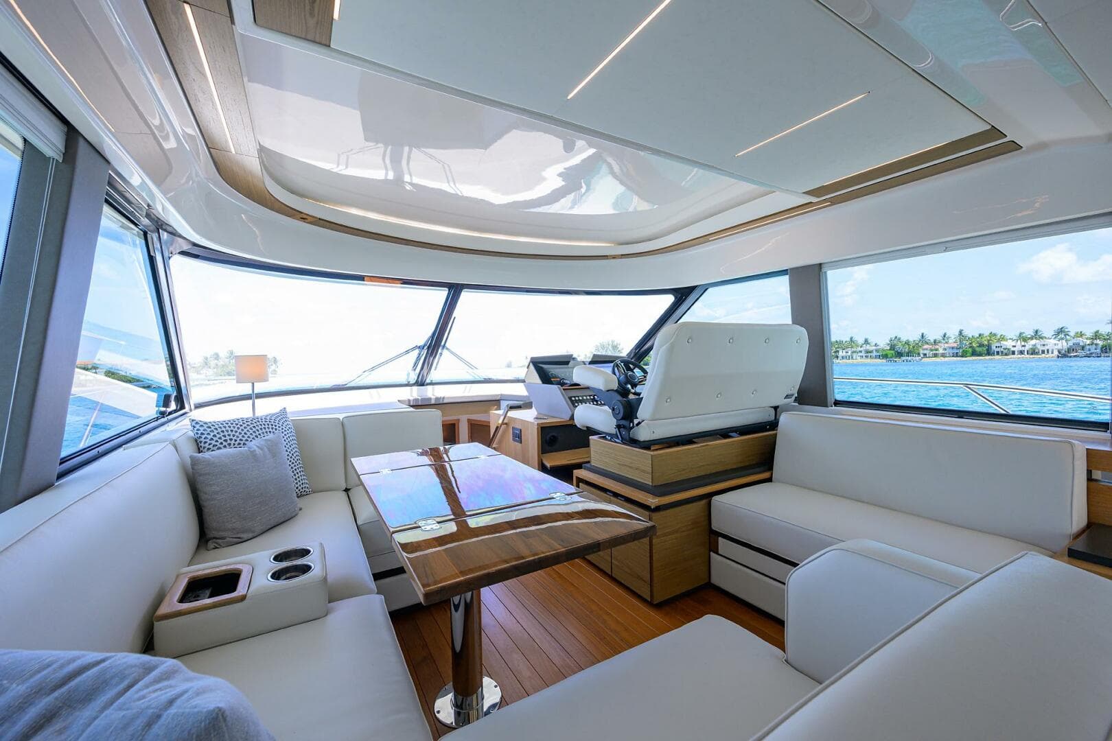 2023 Tiara Yachts C49 — photo 10