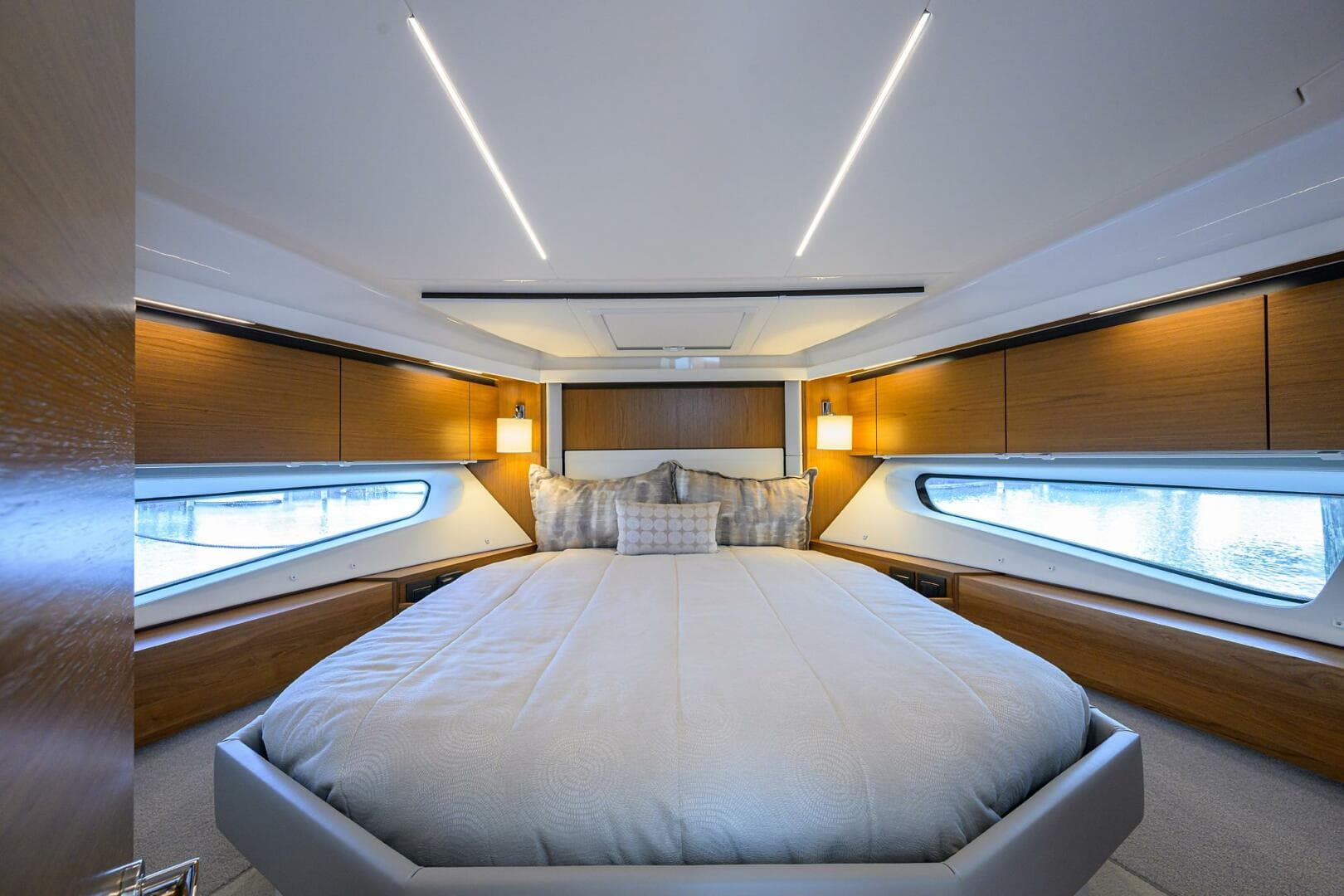 2023 Tiara Yachts C49 — photo 26