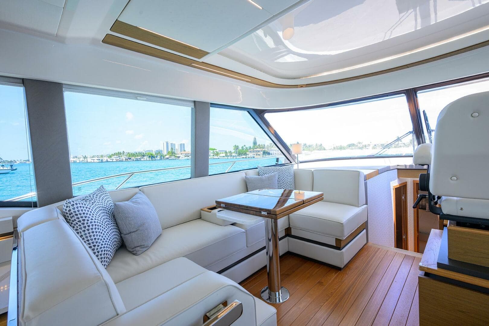 2023 Tiara Yachts C49 — photo 7