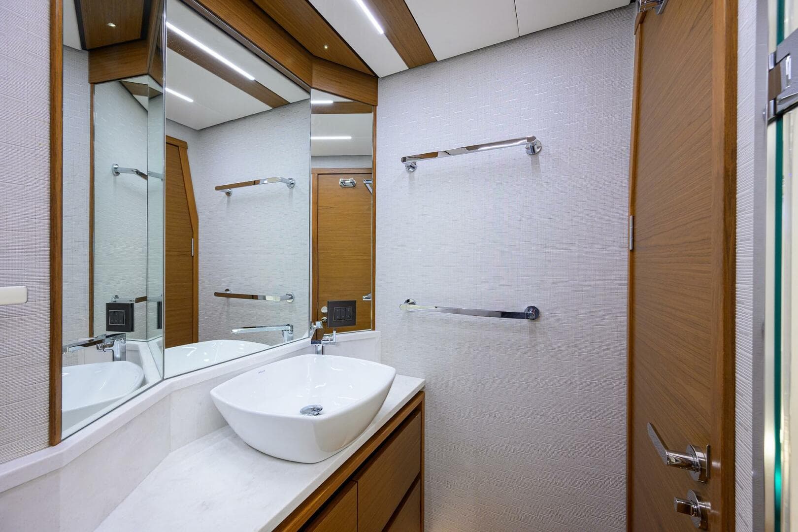 2023 Tiara Yachts C49 — photo 24