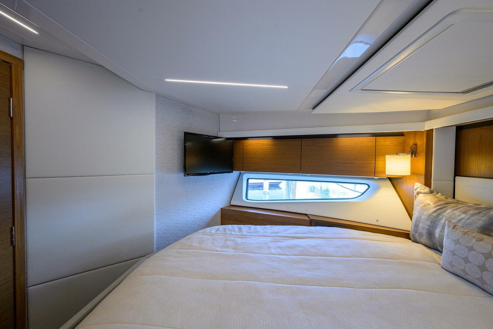 2023 Tiara Yachts C49 — photo 27