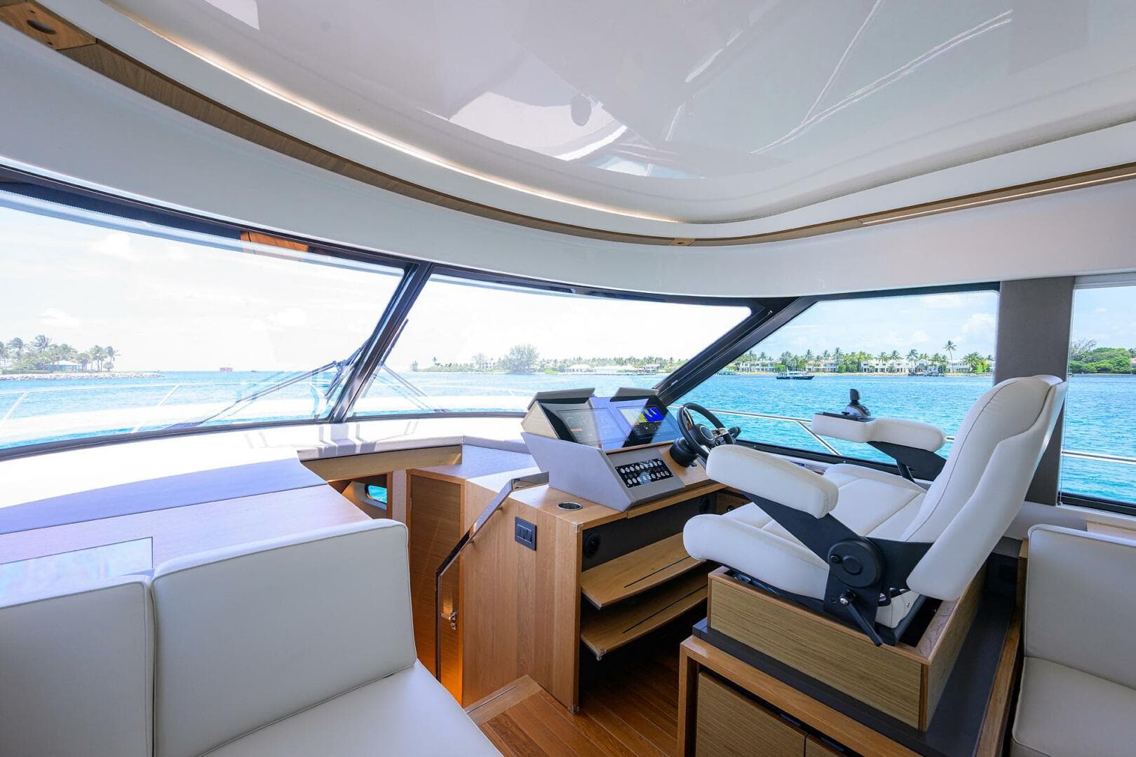 2023 Tiara Yachts C49 — photo 3