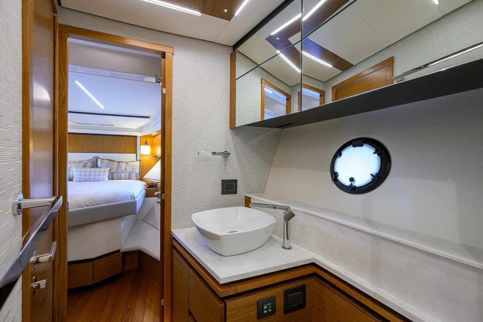 2023 Tiara Yachts C49 — photo 30