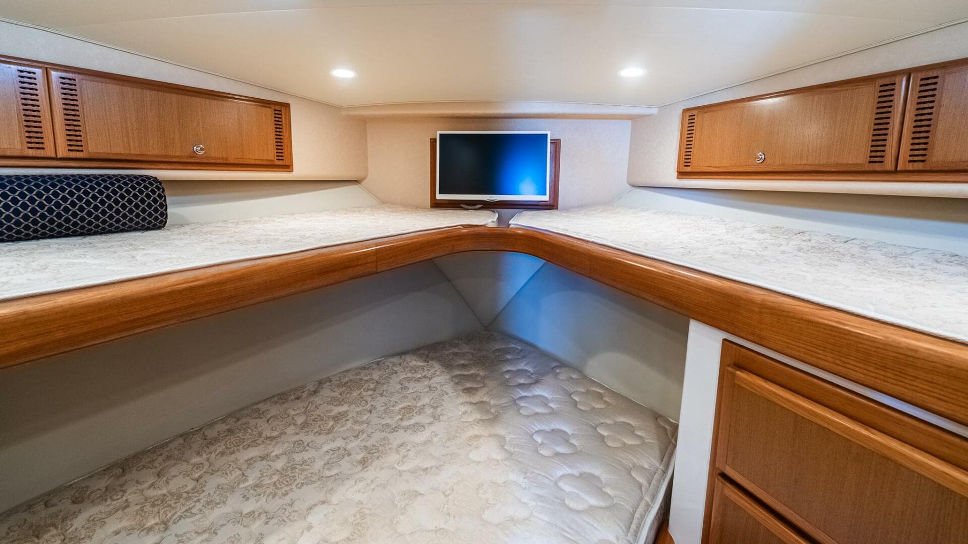 2008 Cabo 38 Express — photo 27