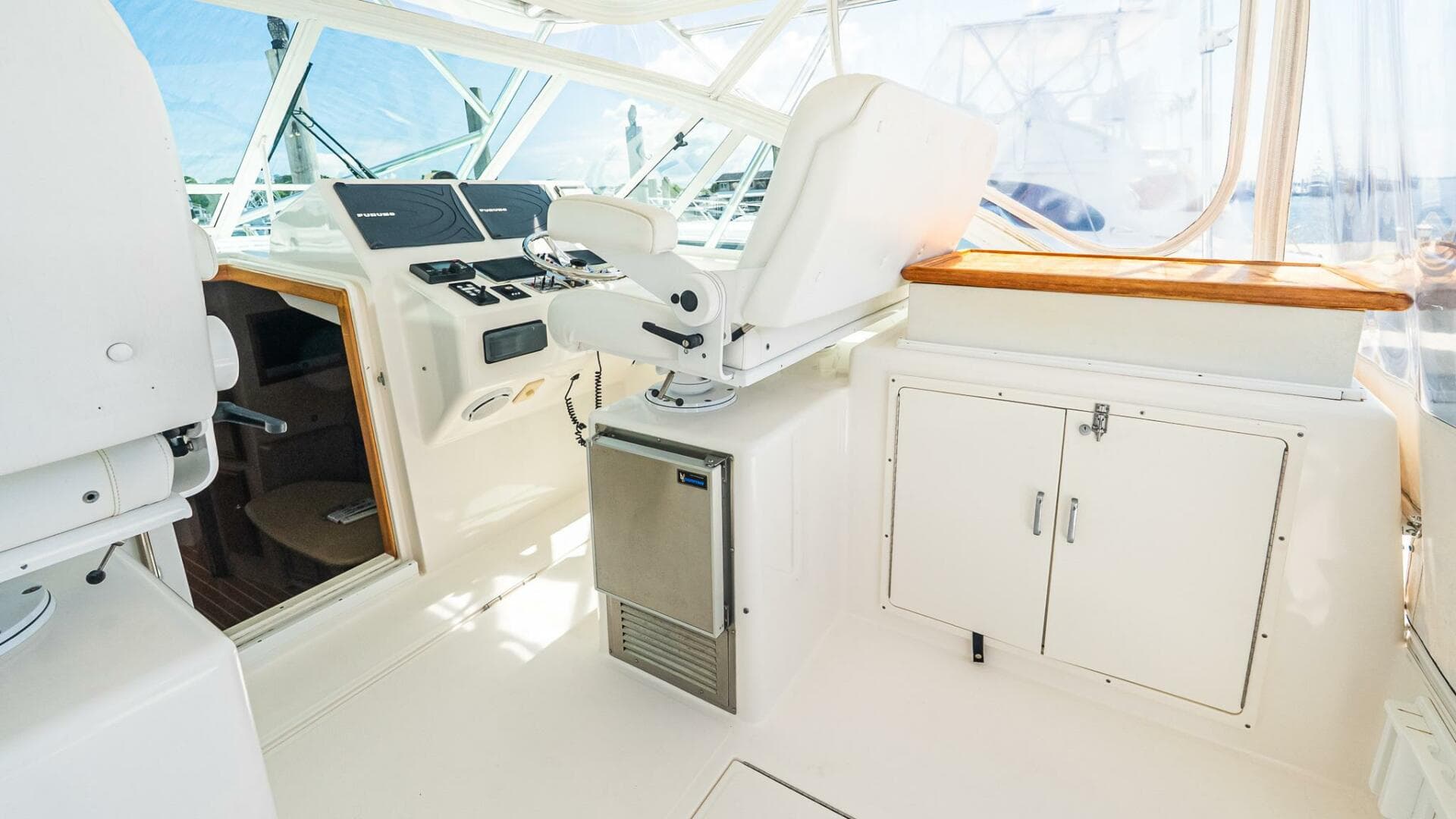 2008 Cabo 38 Express — photo 16