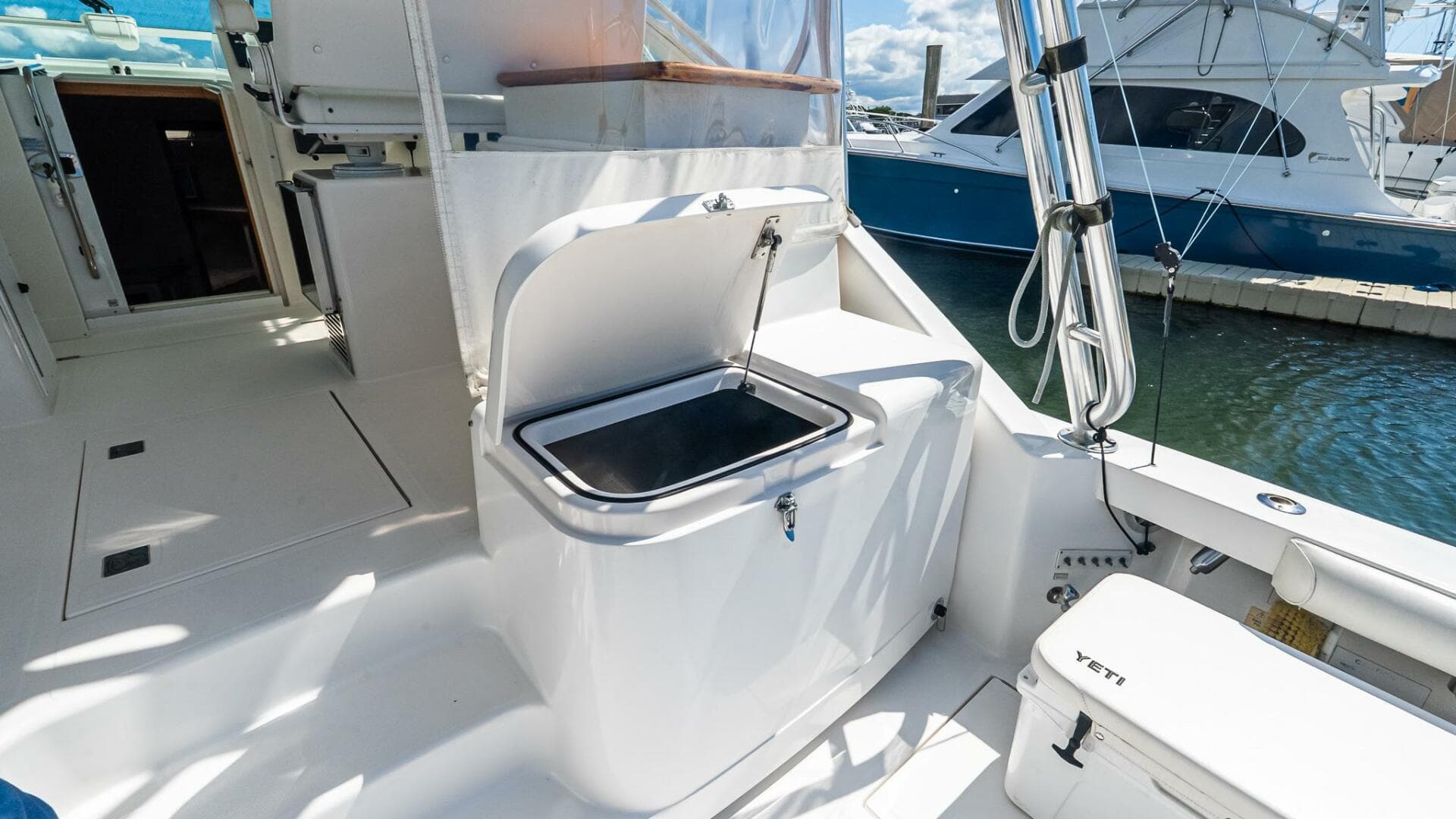 2008 Cabo 38 Express — photo 11