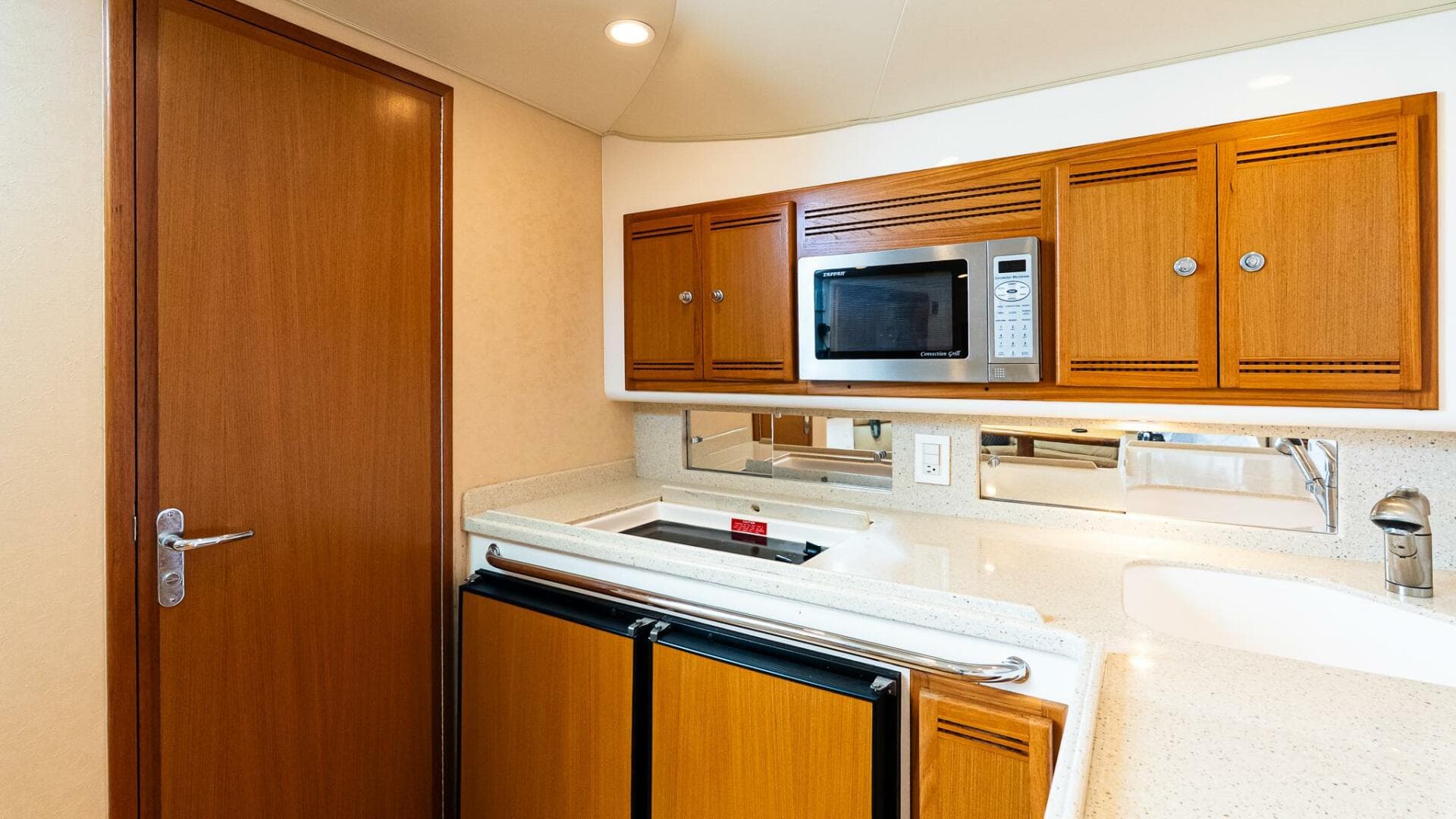 2008 Cabo 38 Express — photo 26