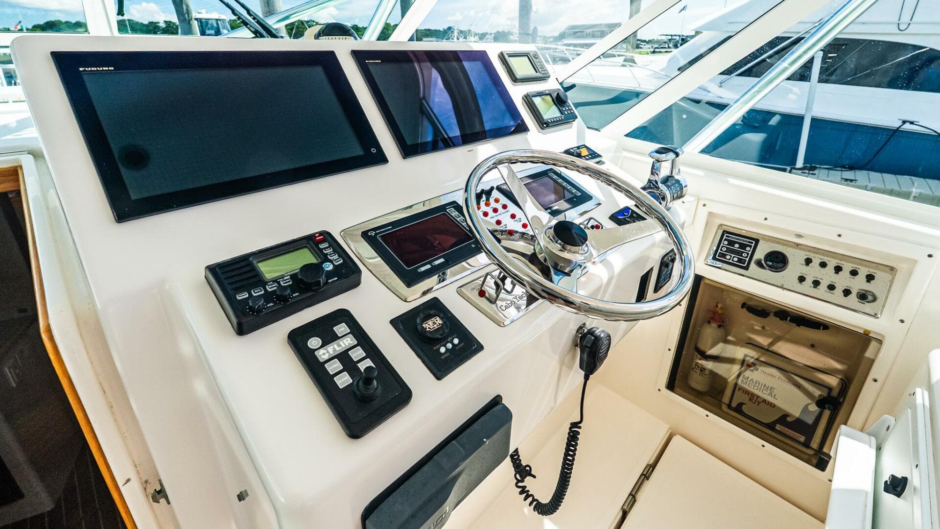 2008 Cabo 38 Express — photo 20