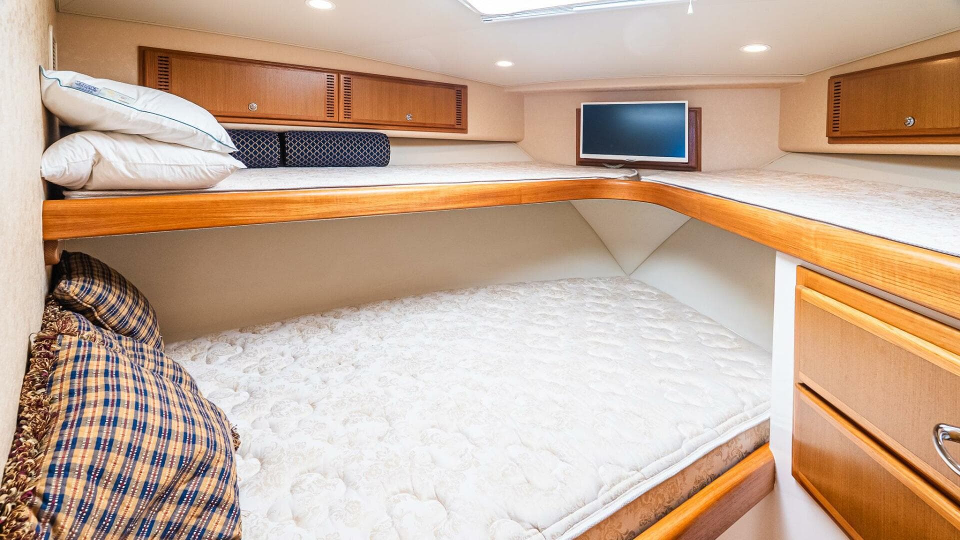 2008 Cabo 38 Express — photo 28