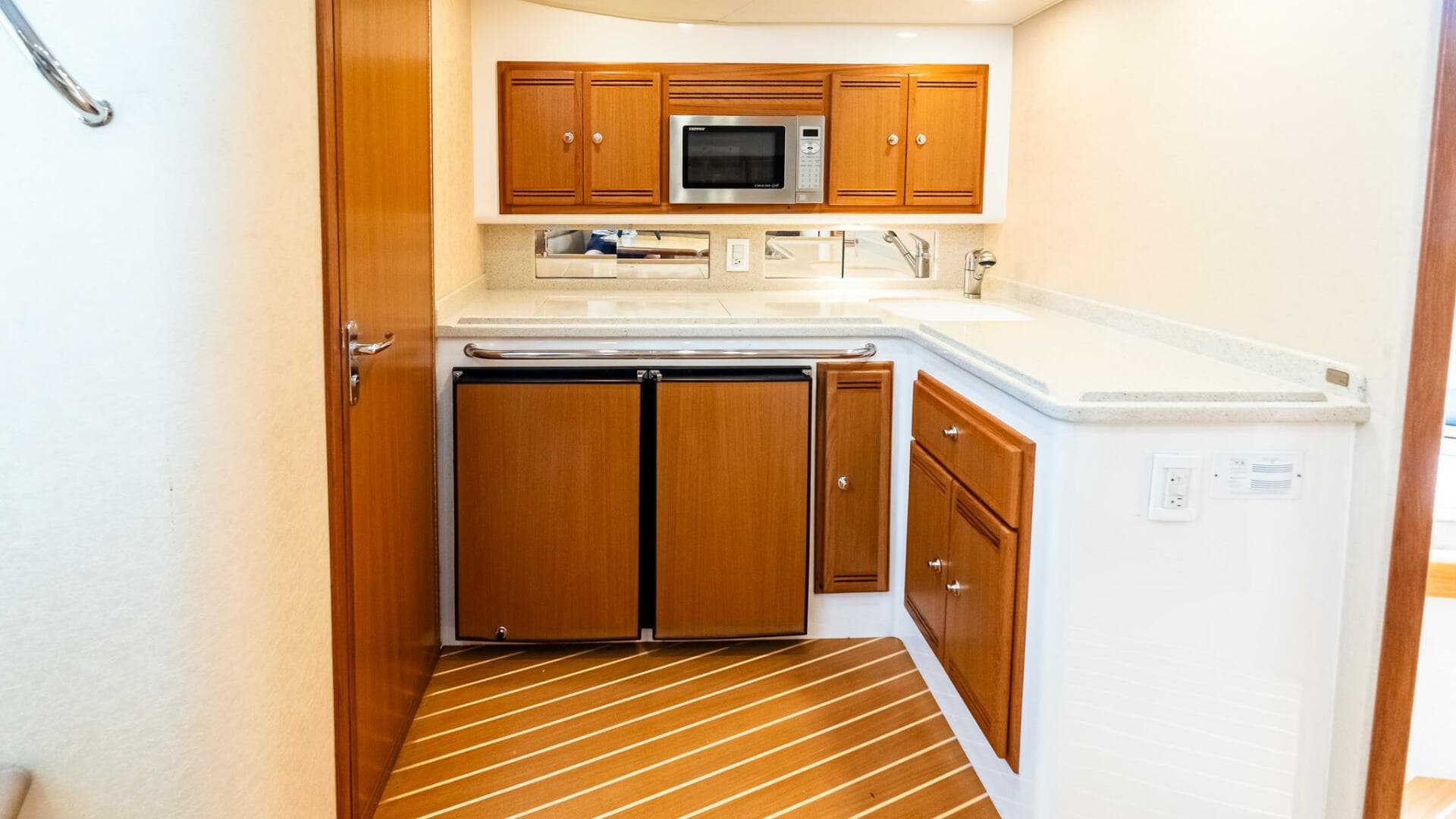 2008 Cabo 38 Express — photo 25