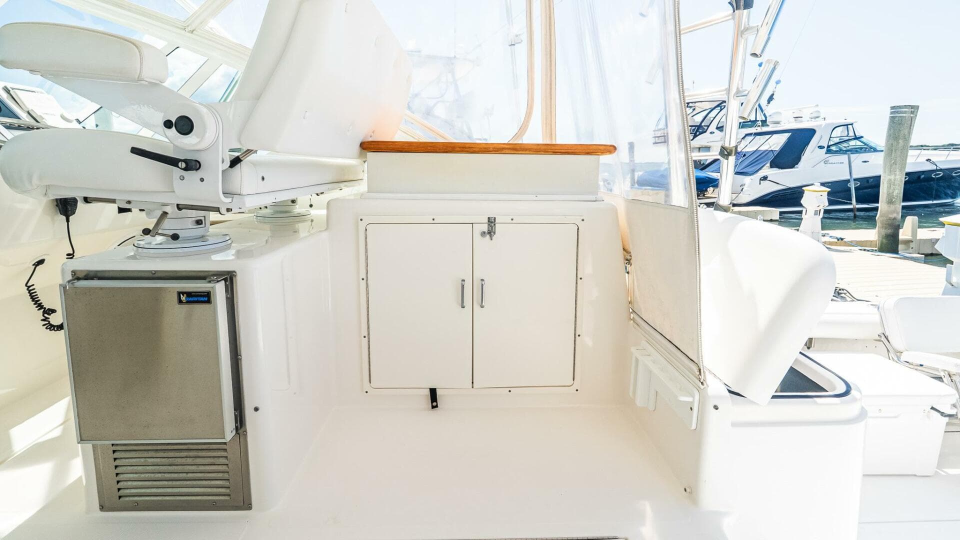 2008 Cabo 38 Express — photo 17