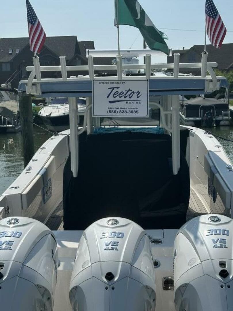 2023 Robalo R360 — photo 34