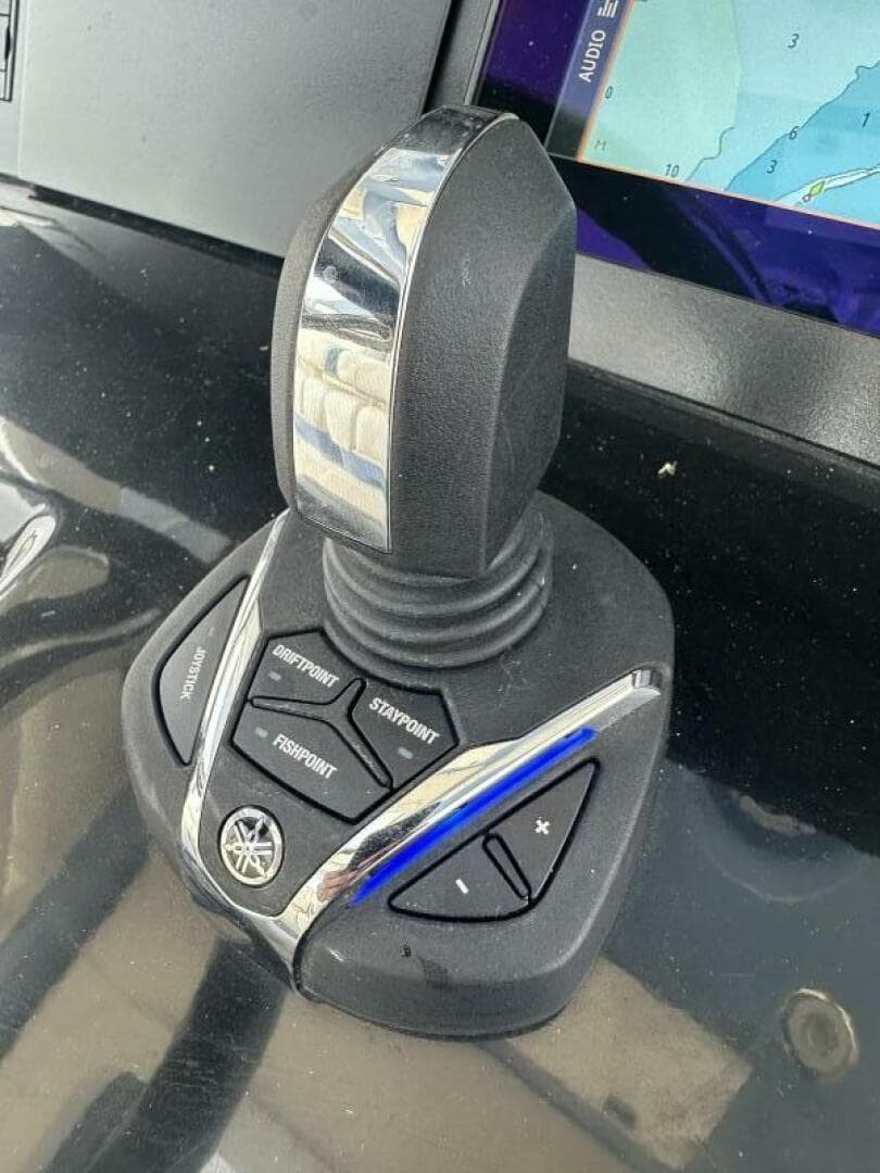 2023 Robalo R360 — photo 14
