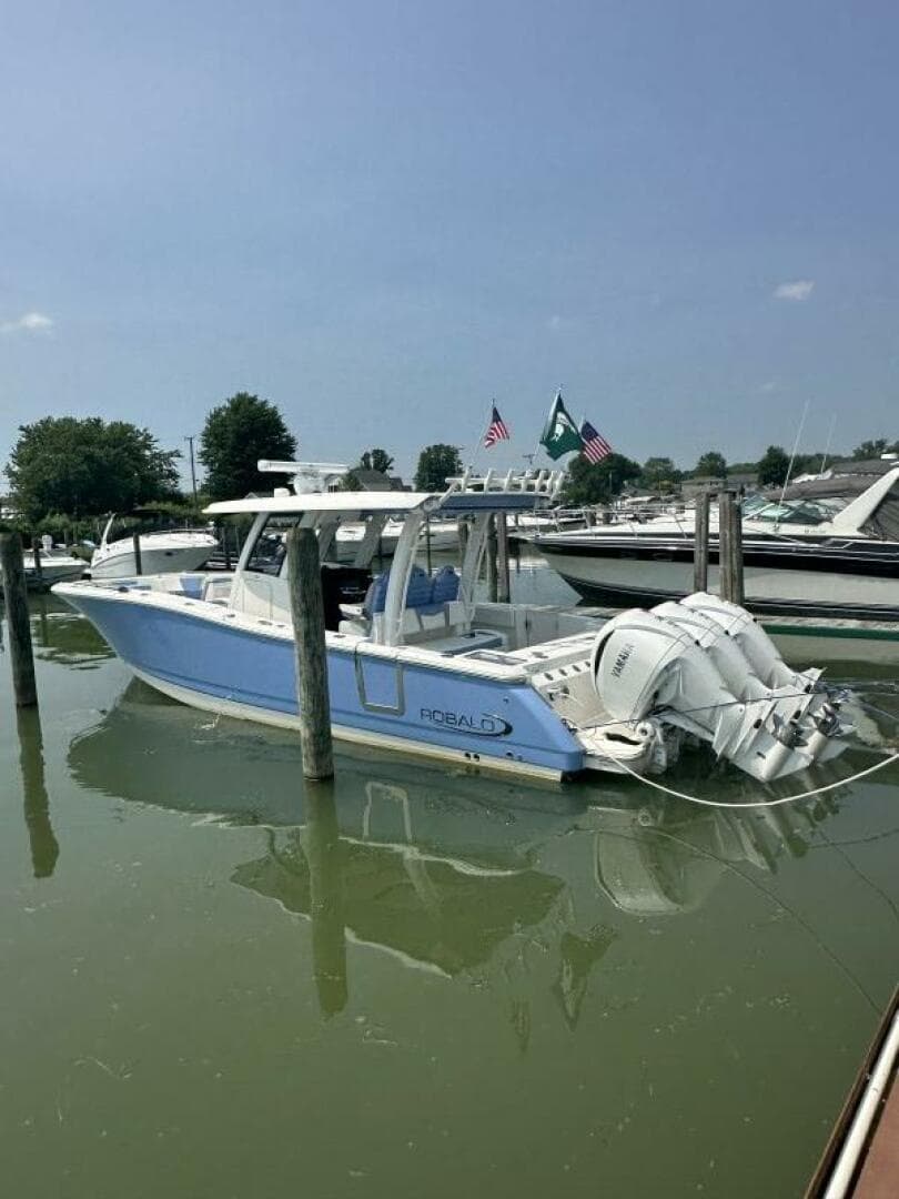 2023 Robalo R360 — photo 1
