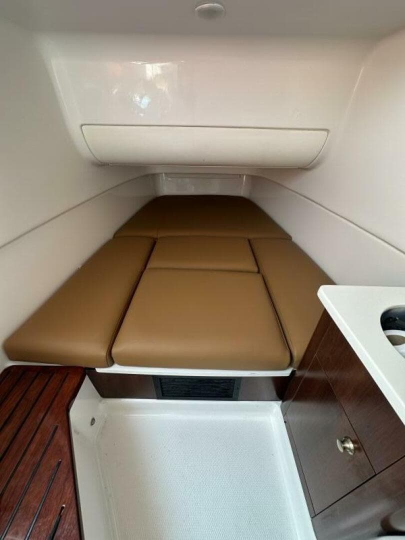 2023 Robalo R360 — photo 24