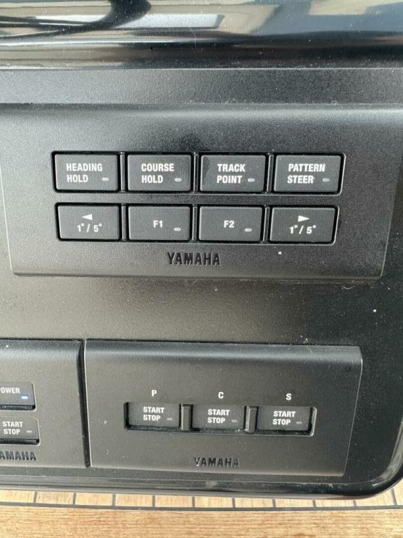 2023 Robalo R360 — photo 15