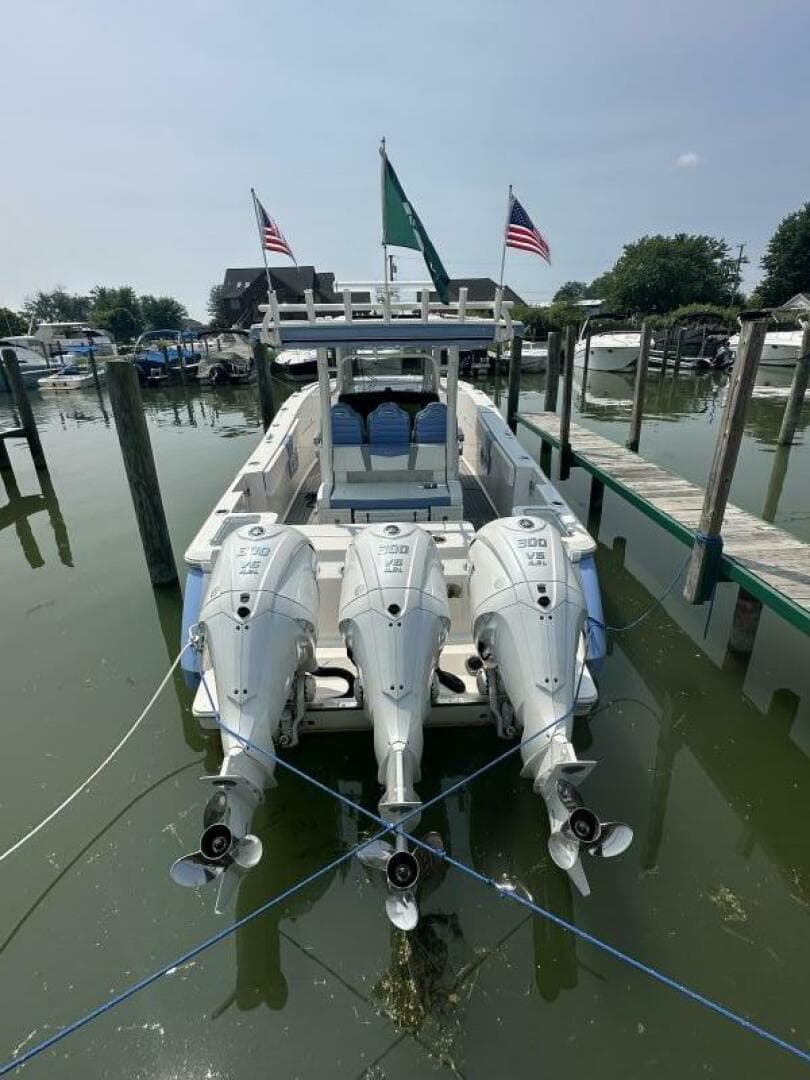 2023 Robalo R360 — photo 4