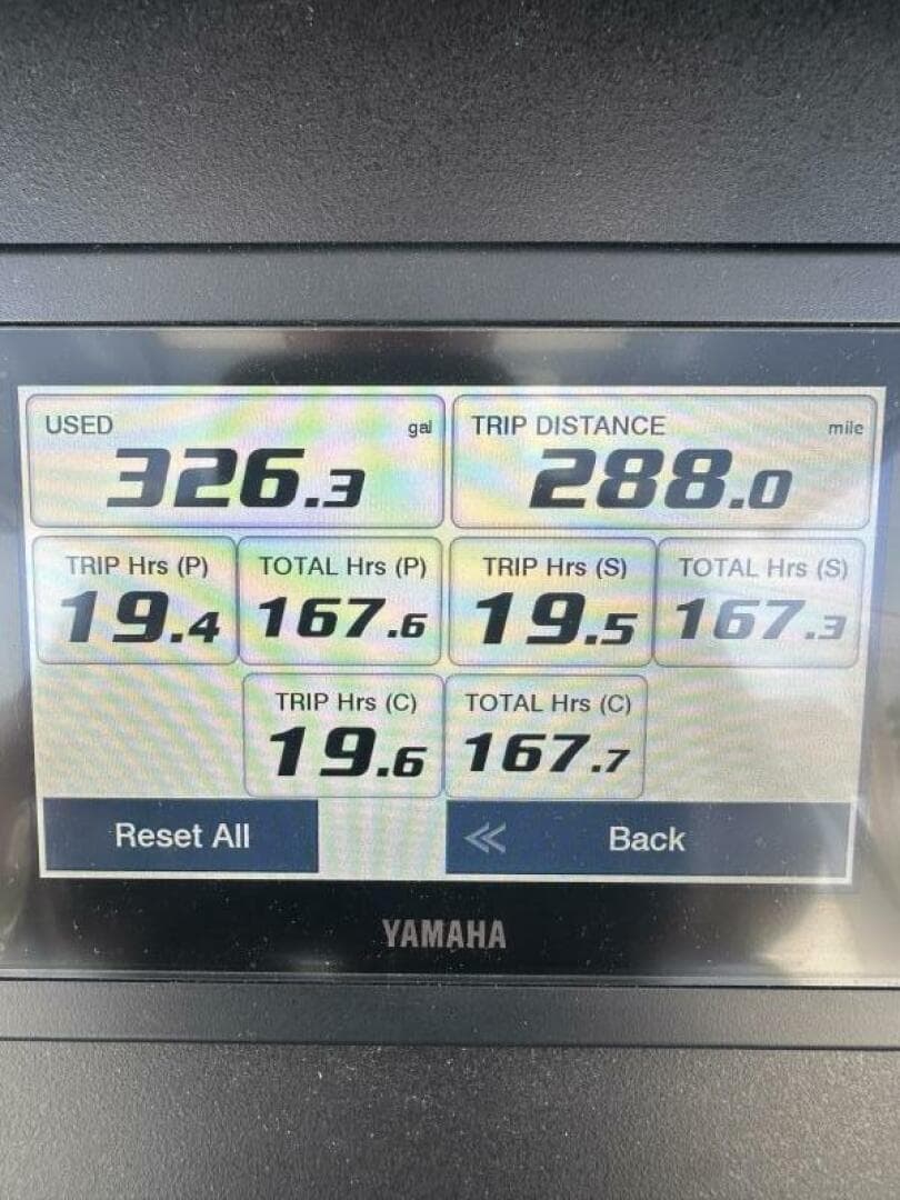 2023 Robalo R360 — photo 33