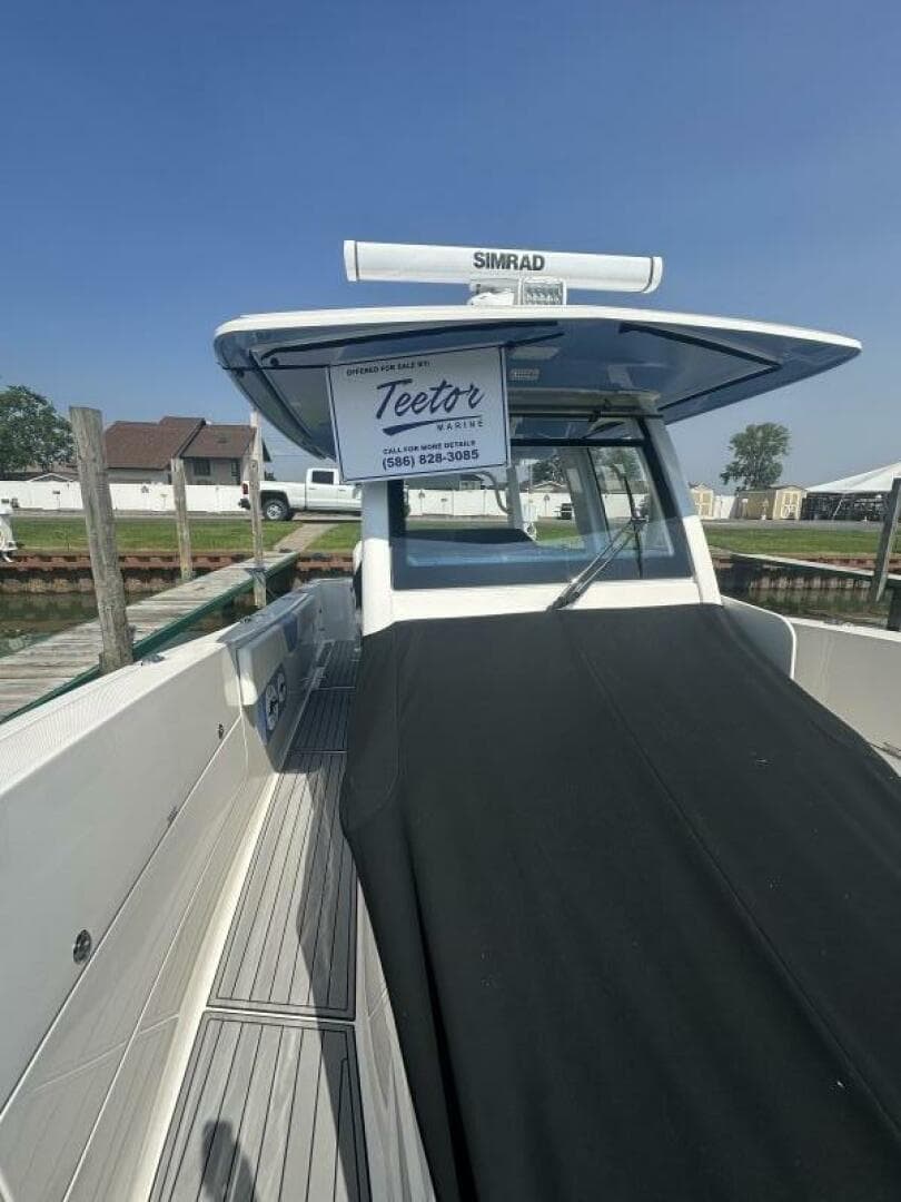 2023 Robalo R360 — photo 35
