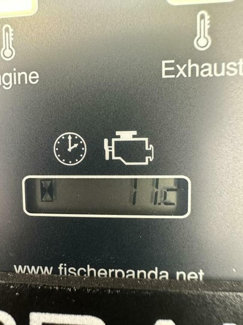 2023 Robalo R360 — photo 32